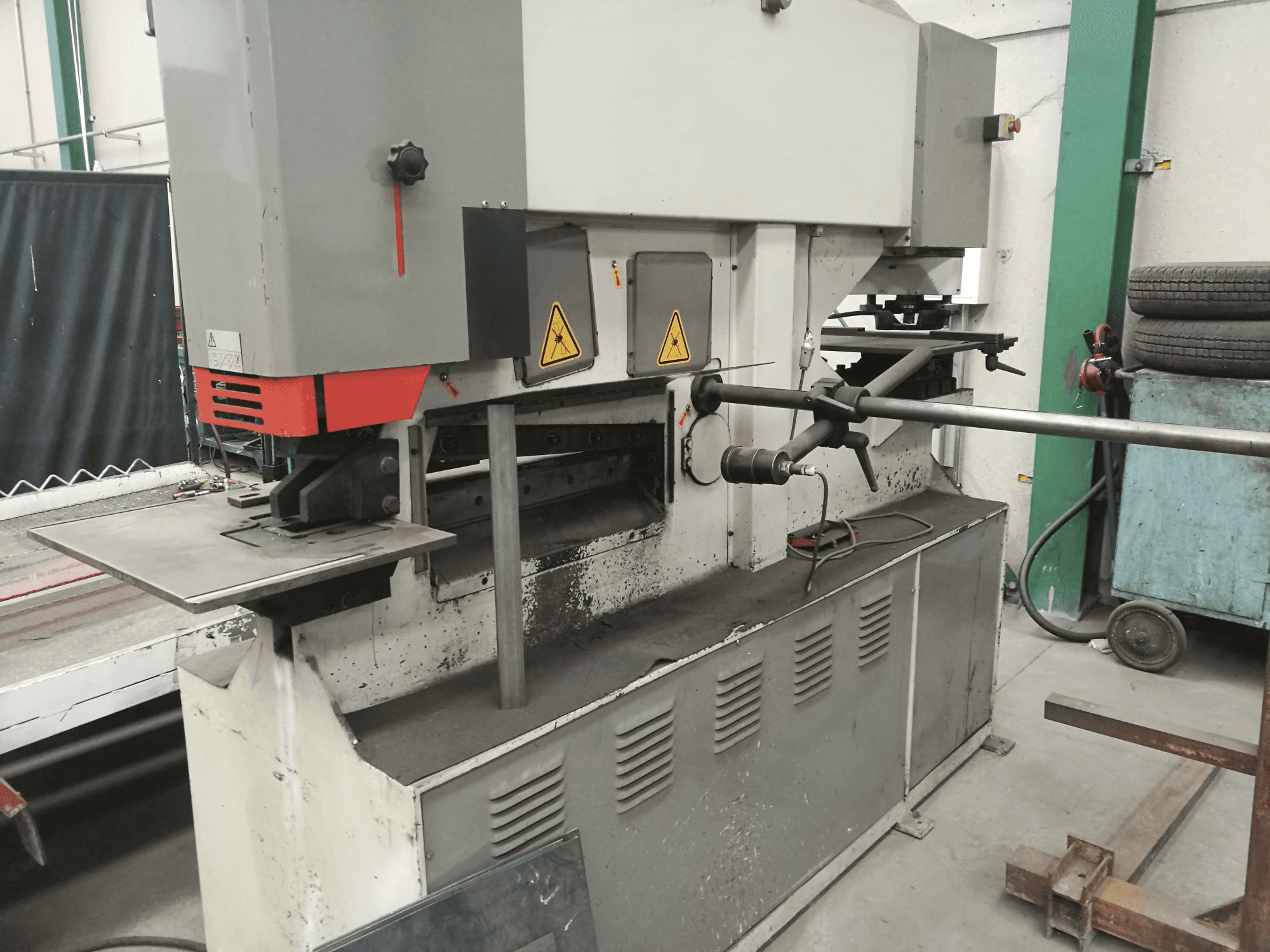 Pravý pohled 1 na Durma IW 110 BTD stroj