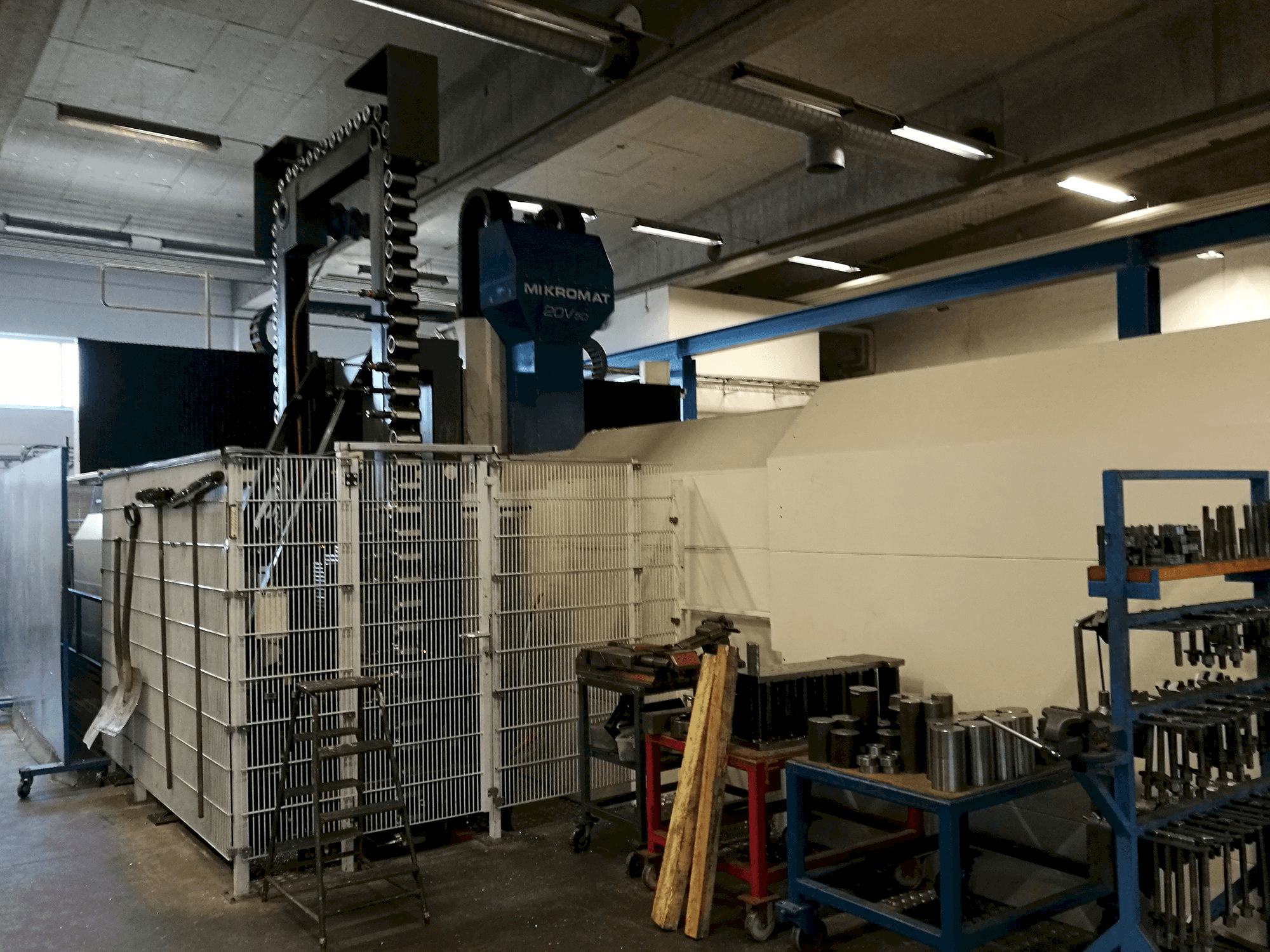 Detail na MIKROMAT 20V 5D stroje