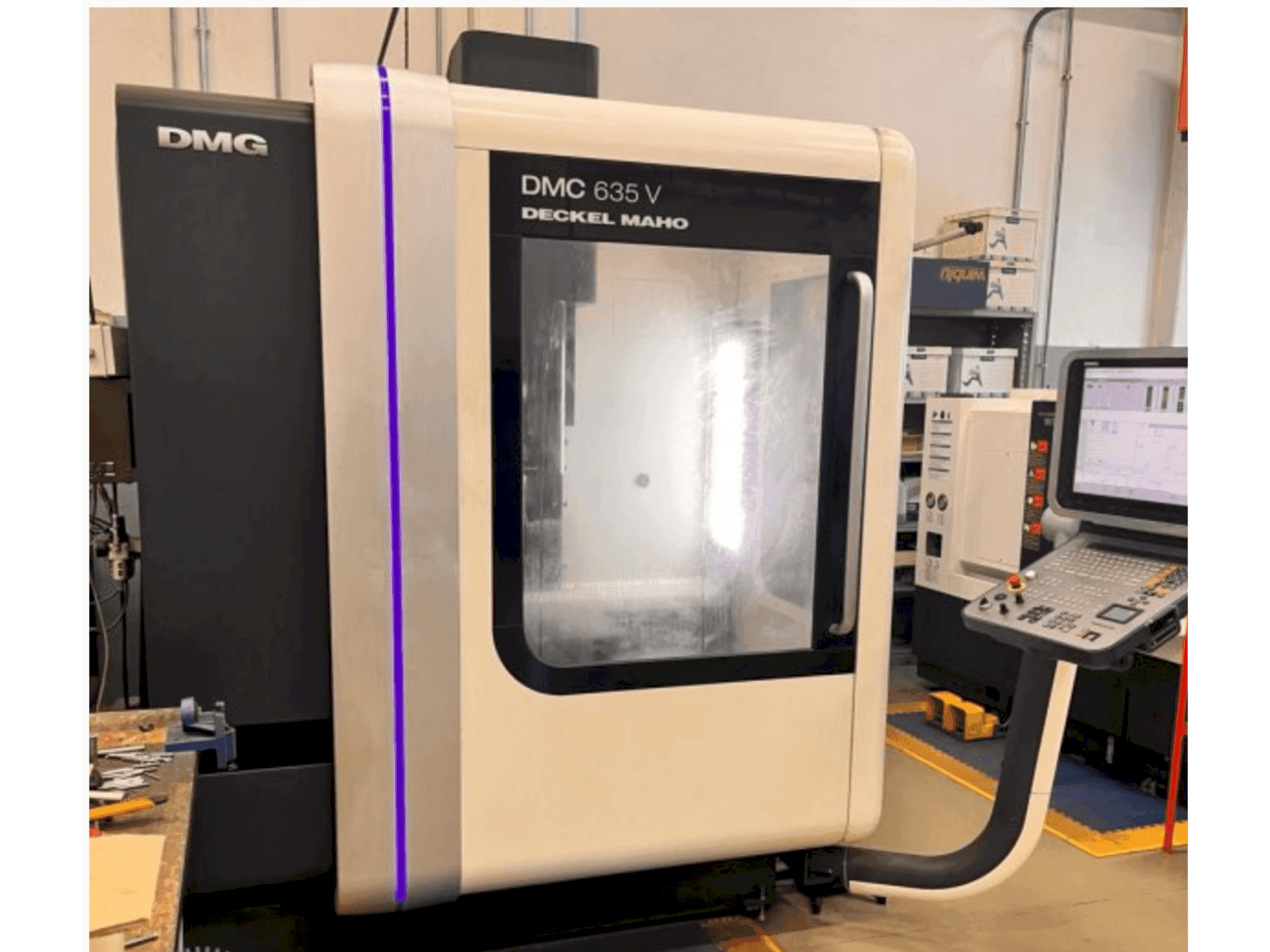 Čelní pohled na DMG DECKEL MAHO DMC 635 V stroj