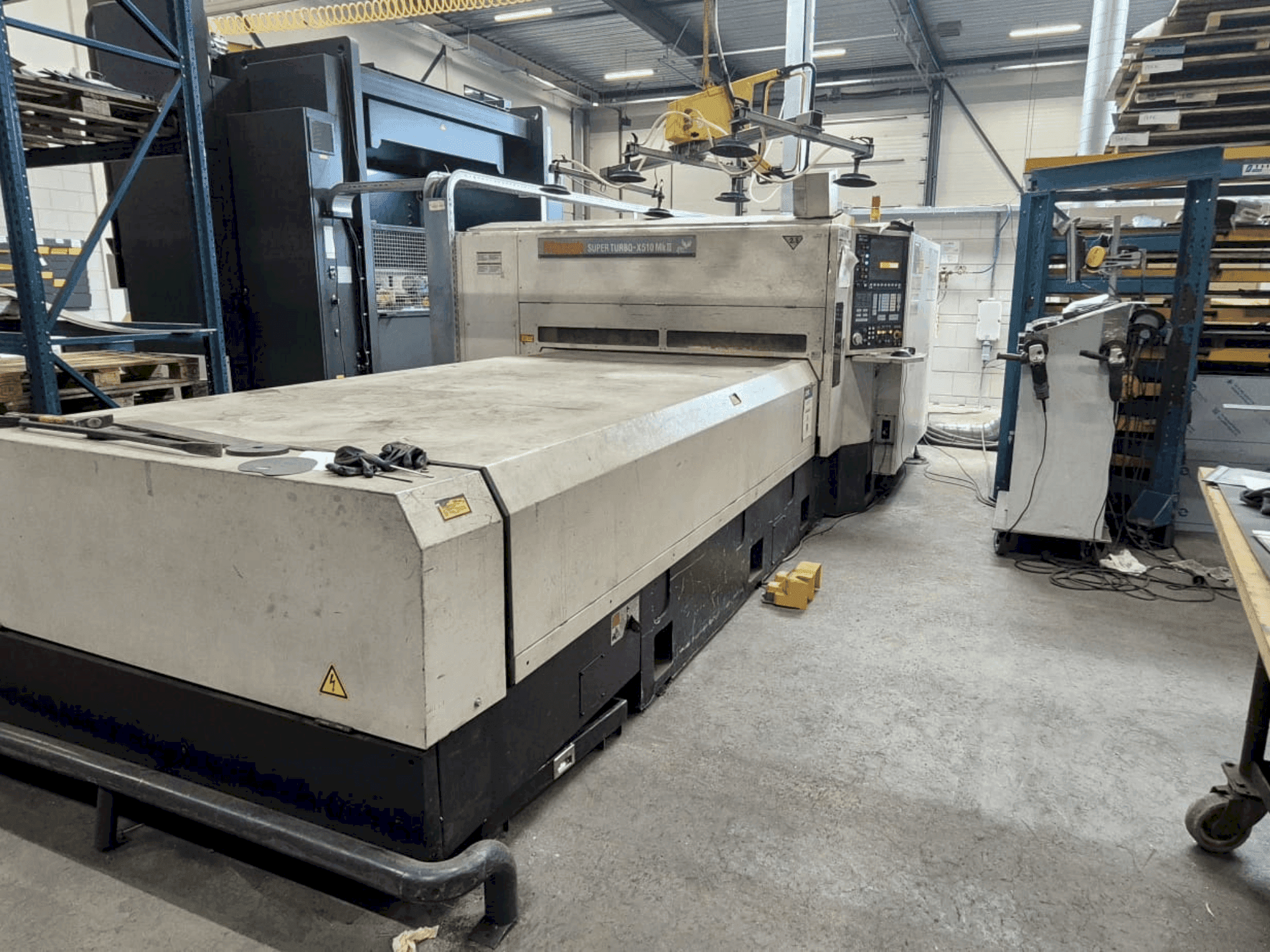 Čelní pohled na Mazak Super Turbo-X510 Mk II stroj