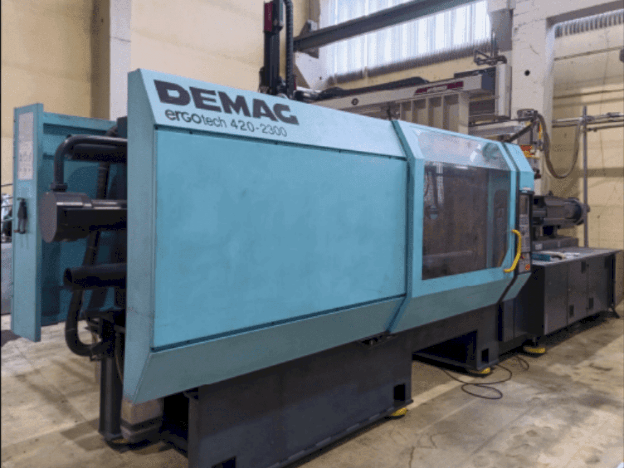 Čelní pohled na DEMAG Ergotech 4200-2300 stroj