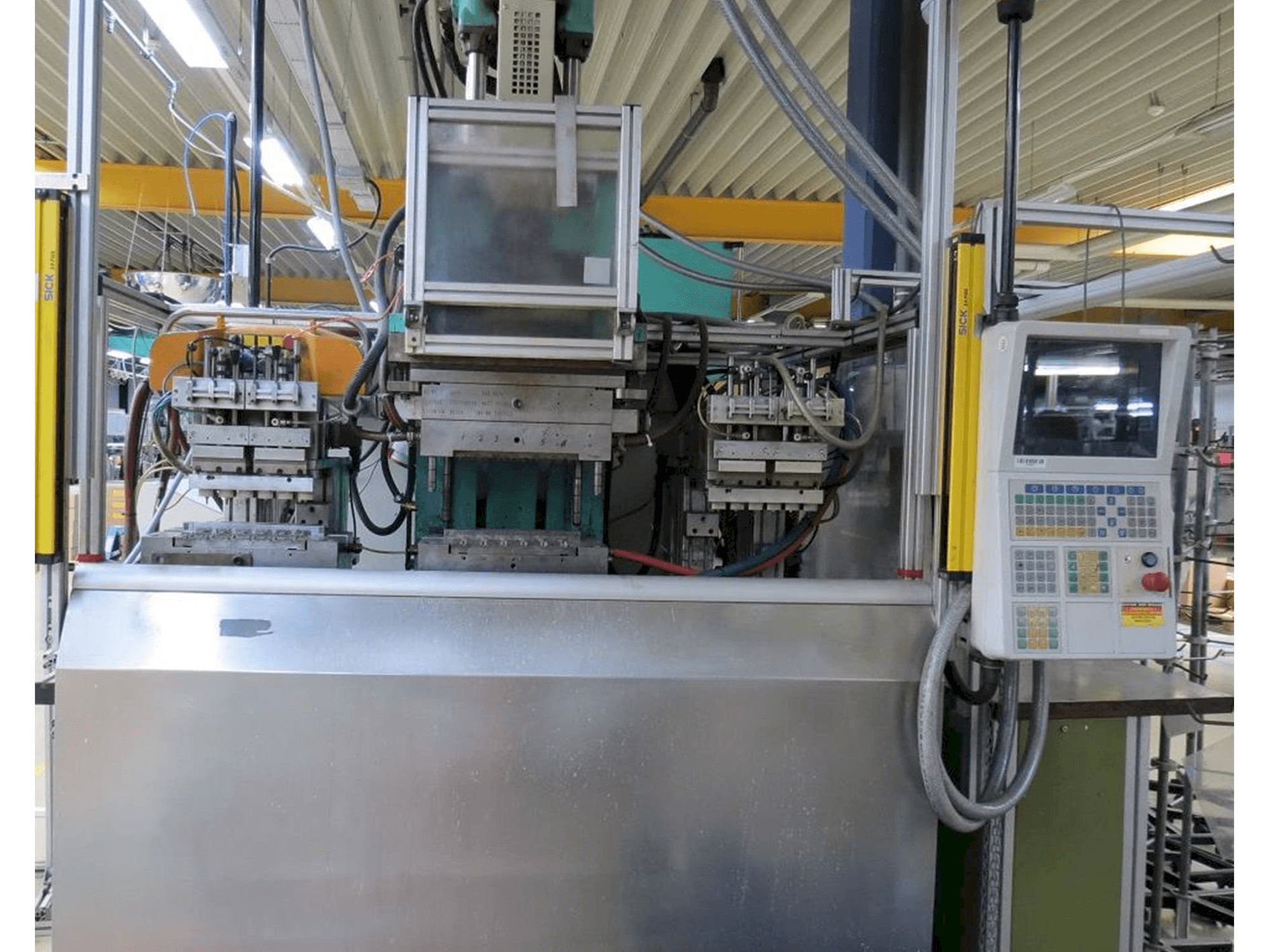 Čelní pohled na Arburg Allrounder CENTEX 270 C 400-100 stroj