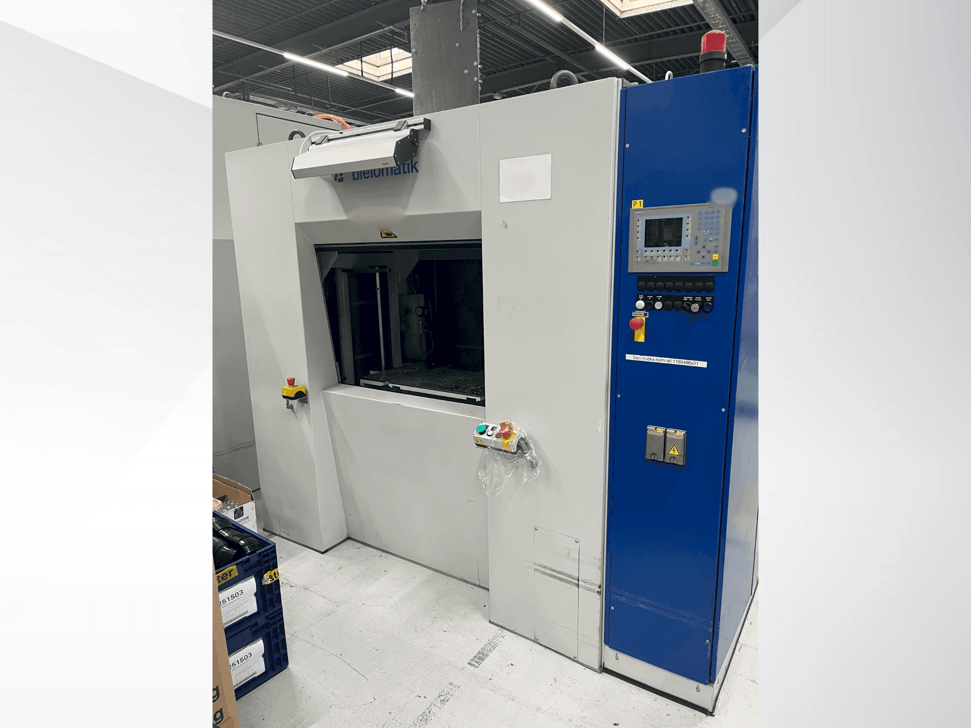 Čelní pohled na bielomatik K3212 stroj