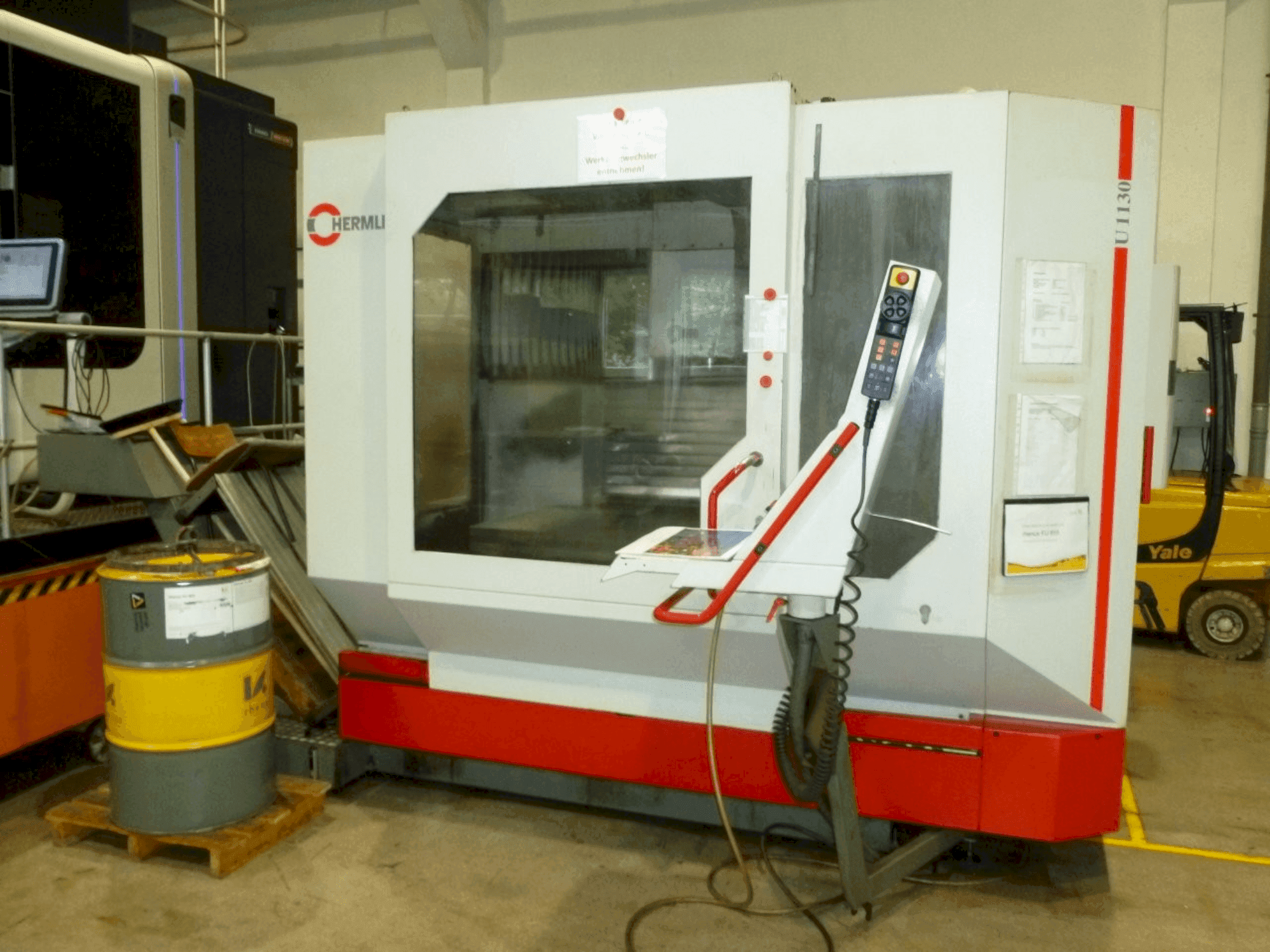 Čelní pohled na HERMLE U1130 stroj