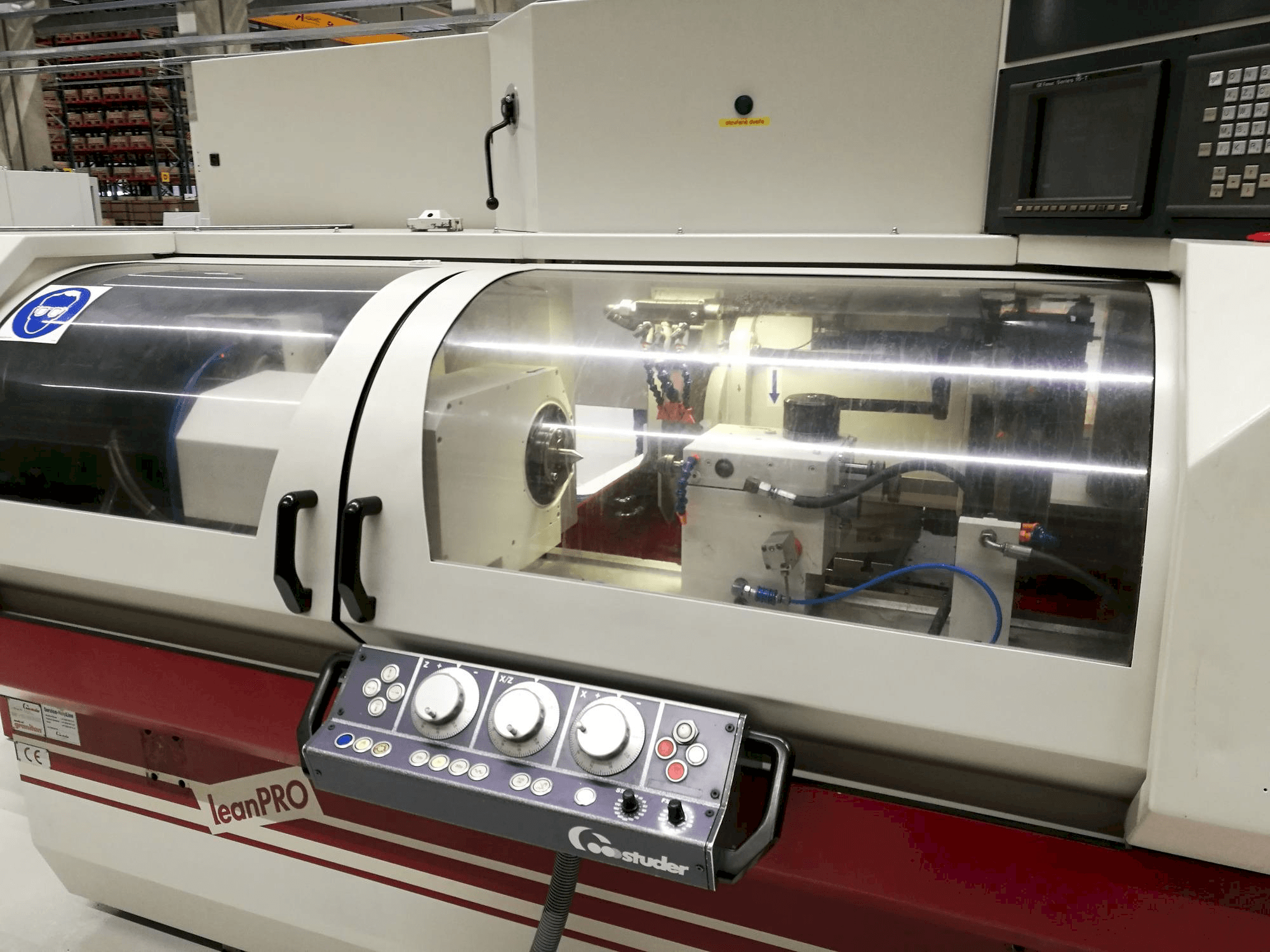 Čelní pohled na STUDER S30 lean PRO stroj