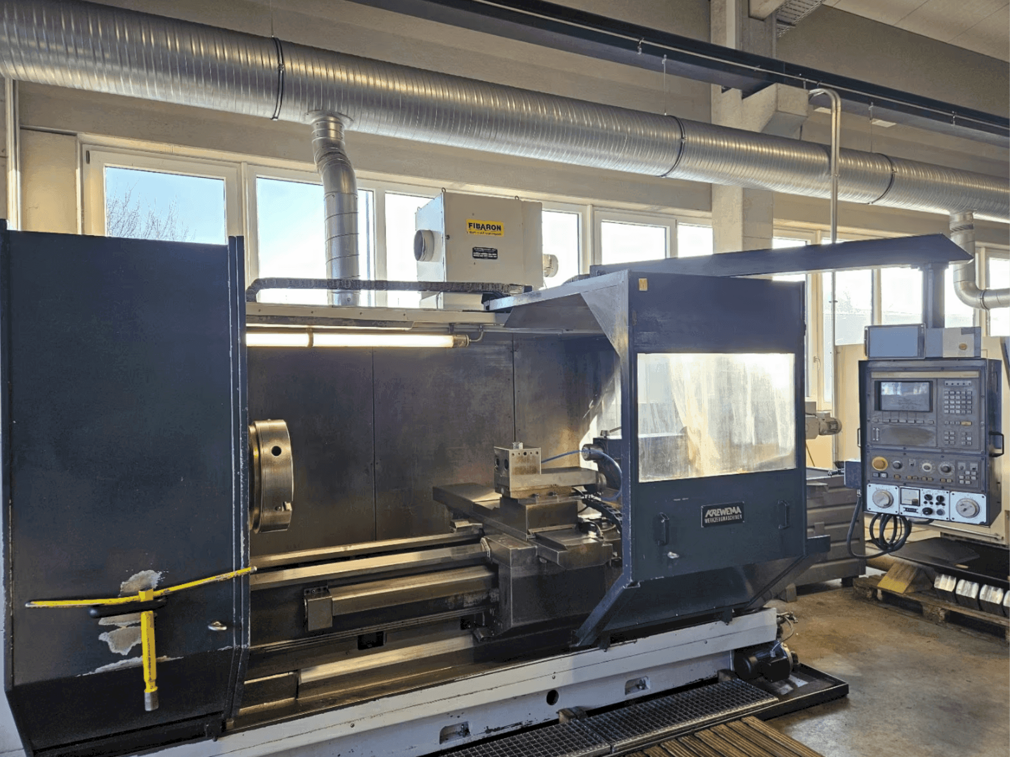 Čelní pohled na KREWEMA HFDM 40 stroj