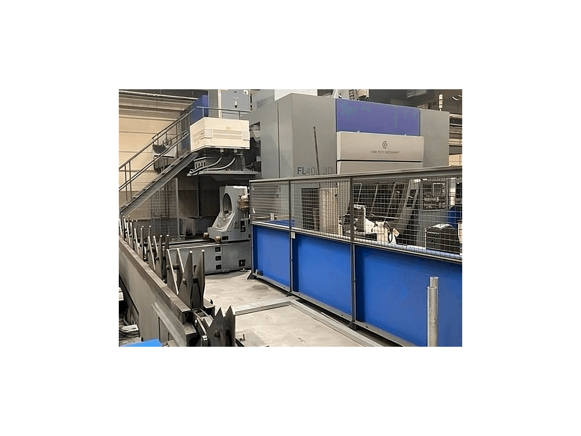 Čelní pohled na Tube Tech Machinery FL 400 3D stroj