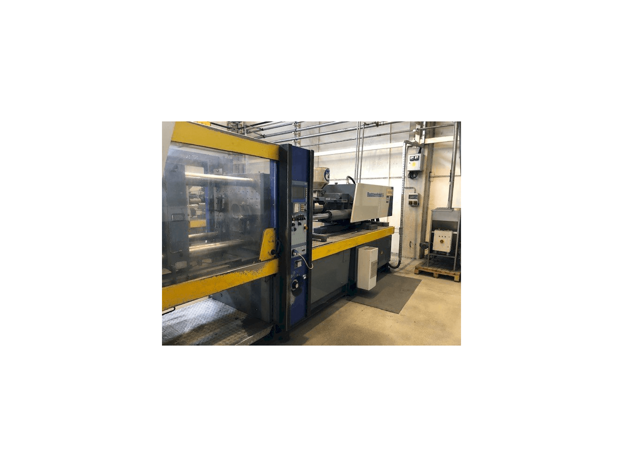 Čelní pohled na Battenfeld BC-T 1800 /1000 stroj