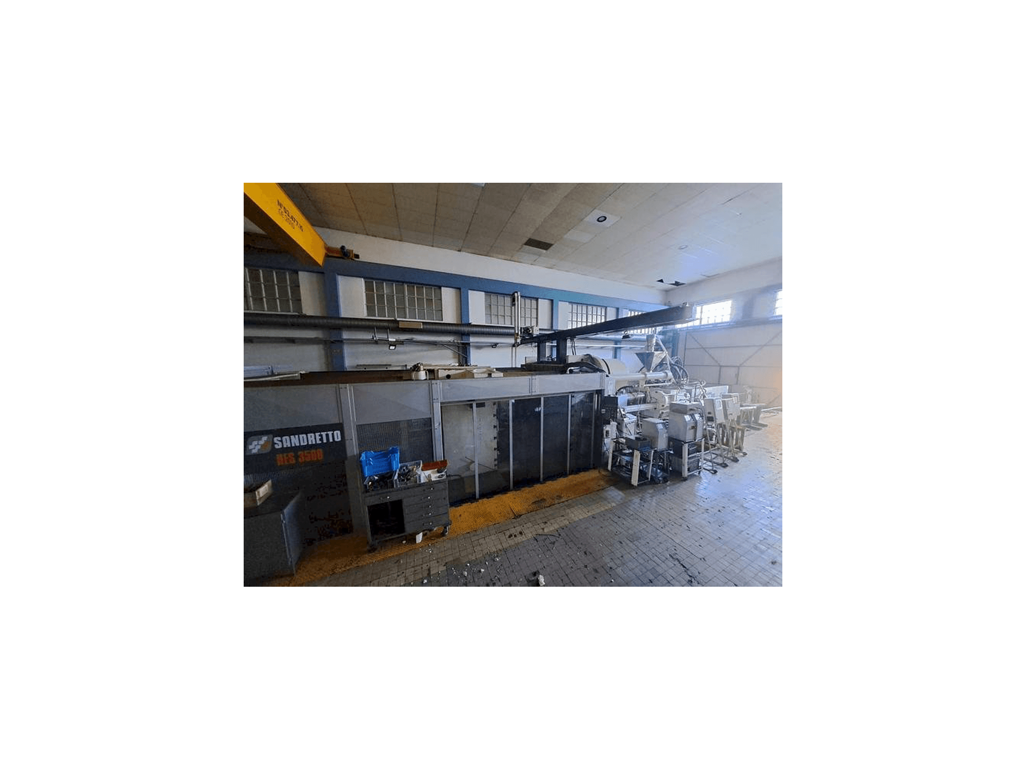Čelní pohled na SANDRETTO HES 3500 stroj