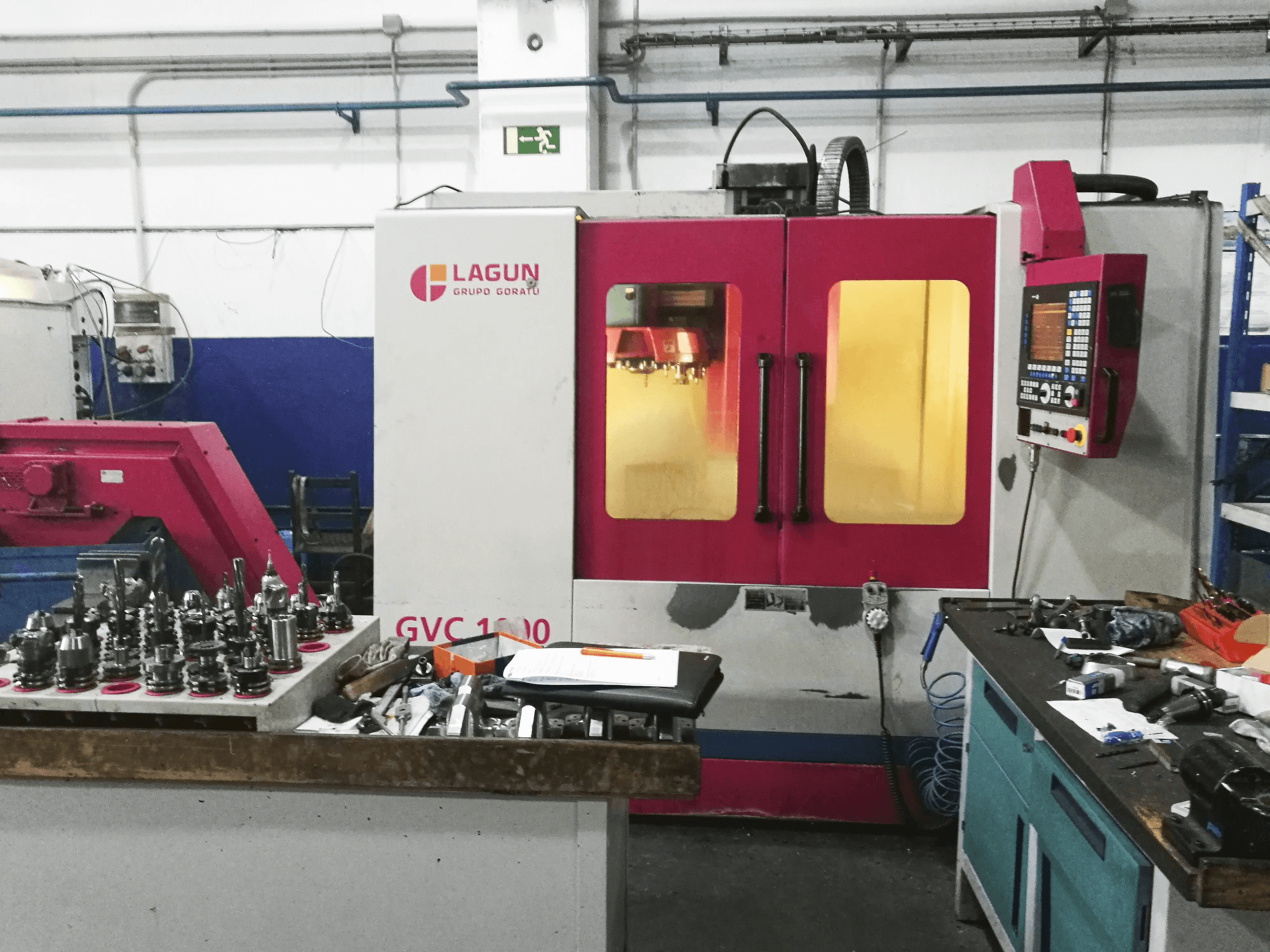 Čelní pohled na Lagun GVC 1000 stroj