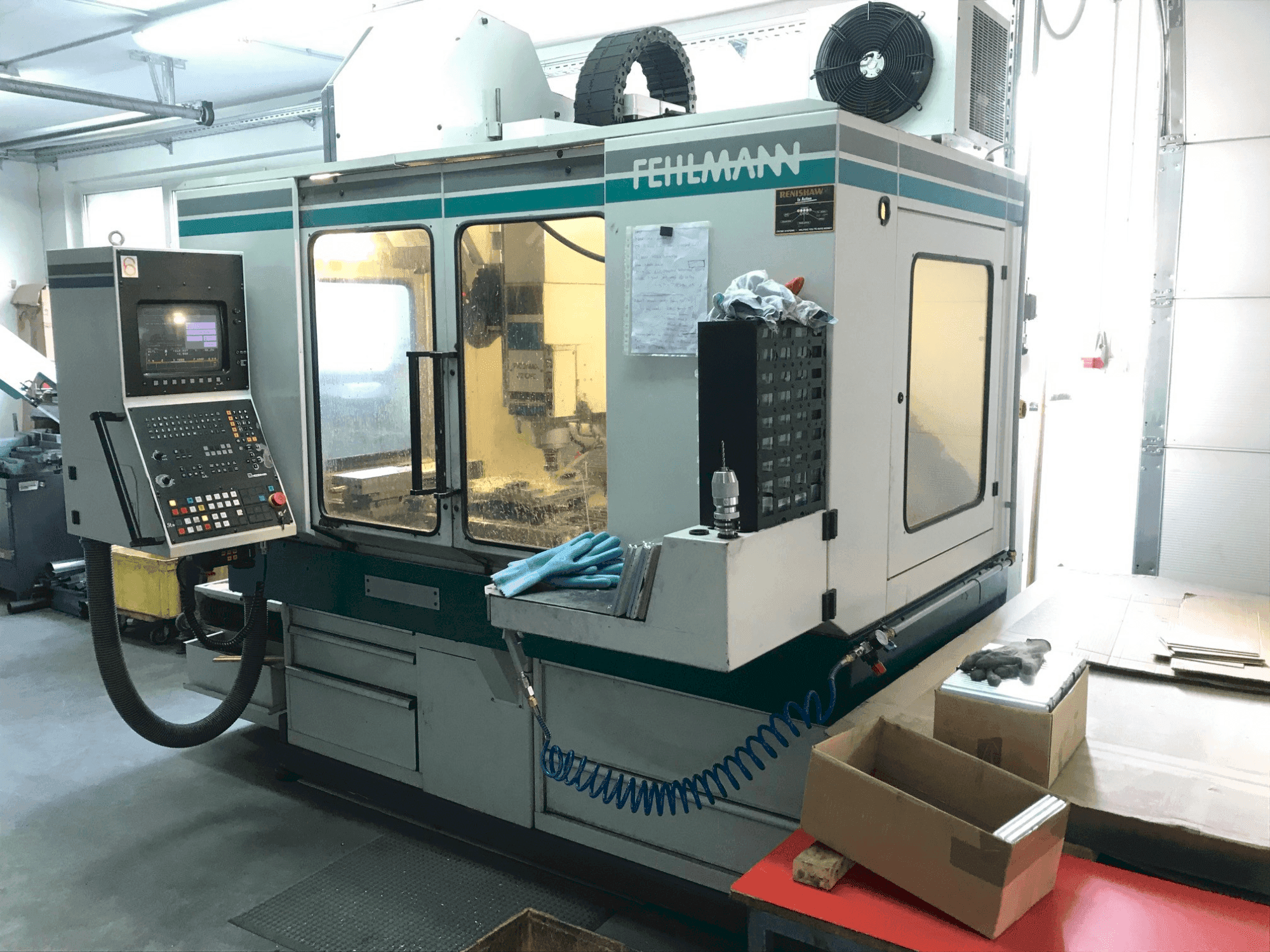 Čelní pohled na FEHLMANN Picomax 82 CNC stroj