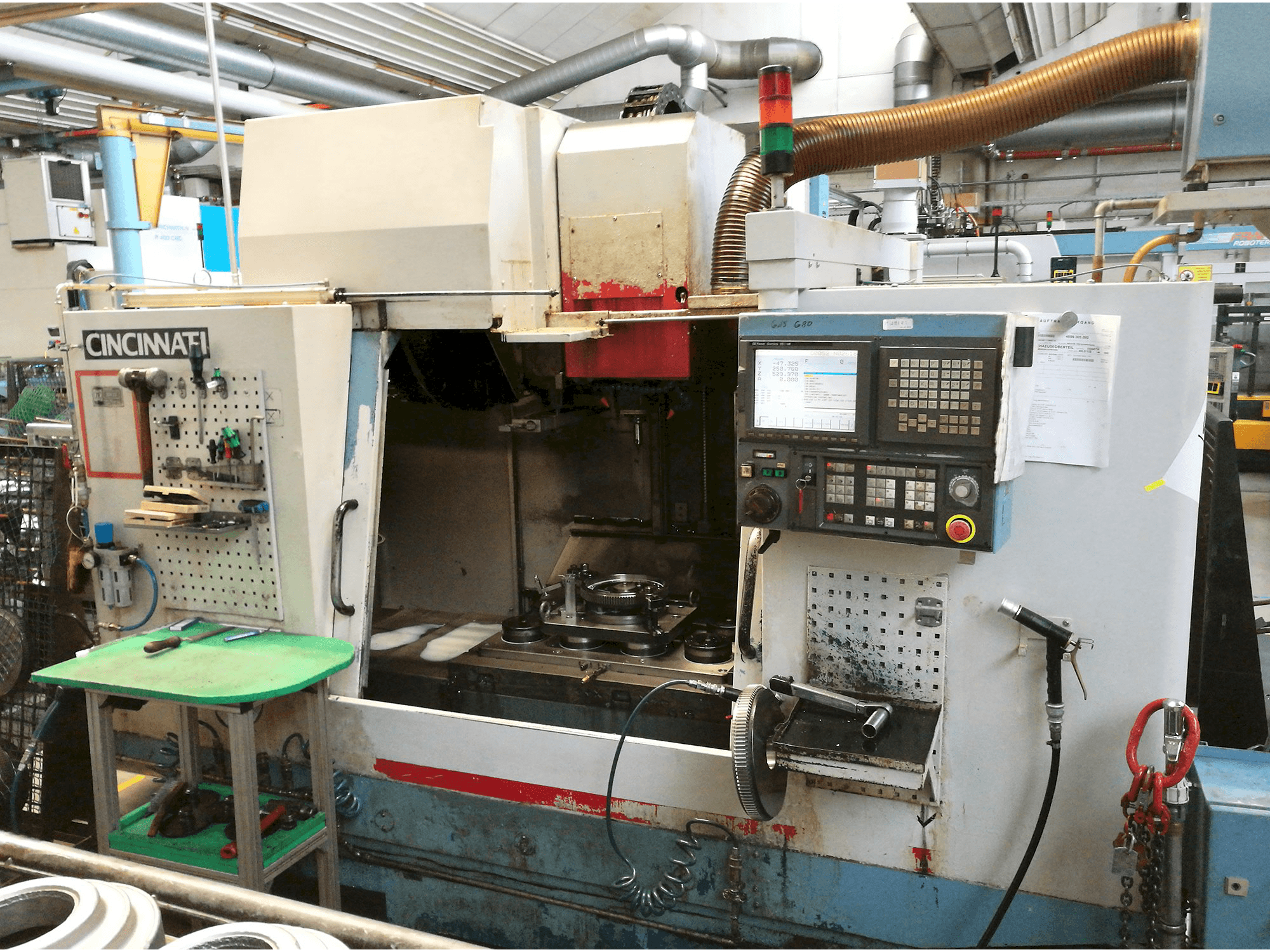 Čelní pohled na Cincinnati Sabre 1000 stroj