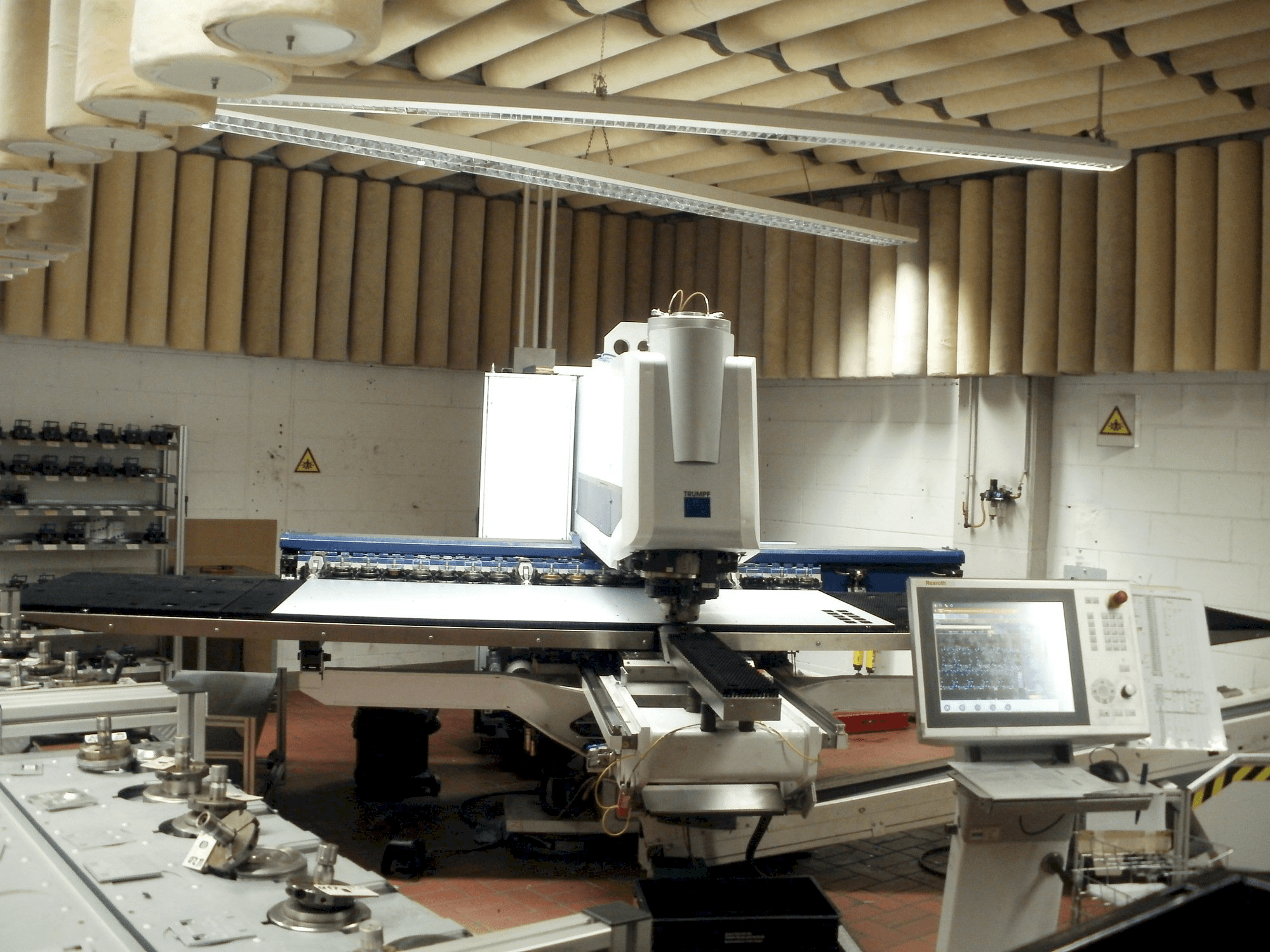 Čelní pohled na Trumpf TruPunch 3000 S11 stroj