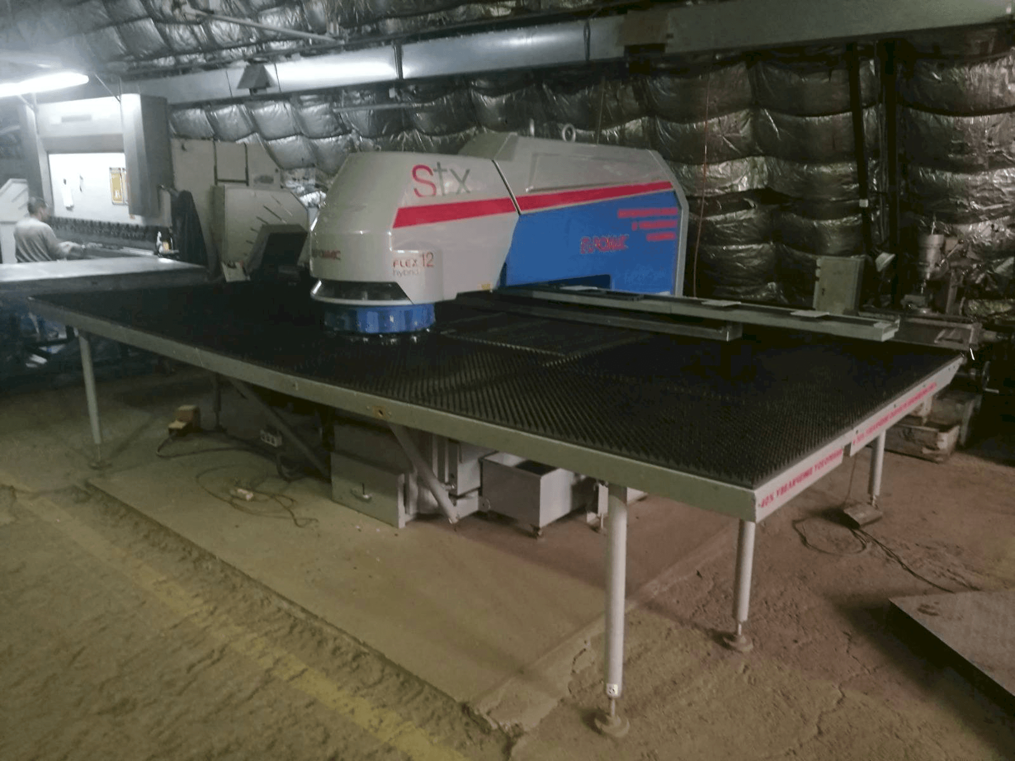 Čelní pohled na Euromac STX Flex 12 stroj