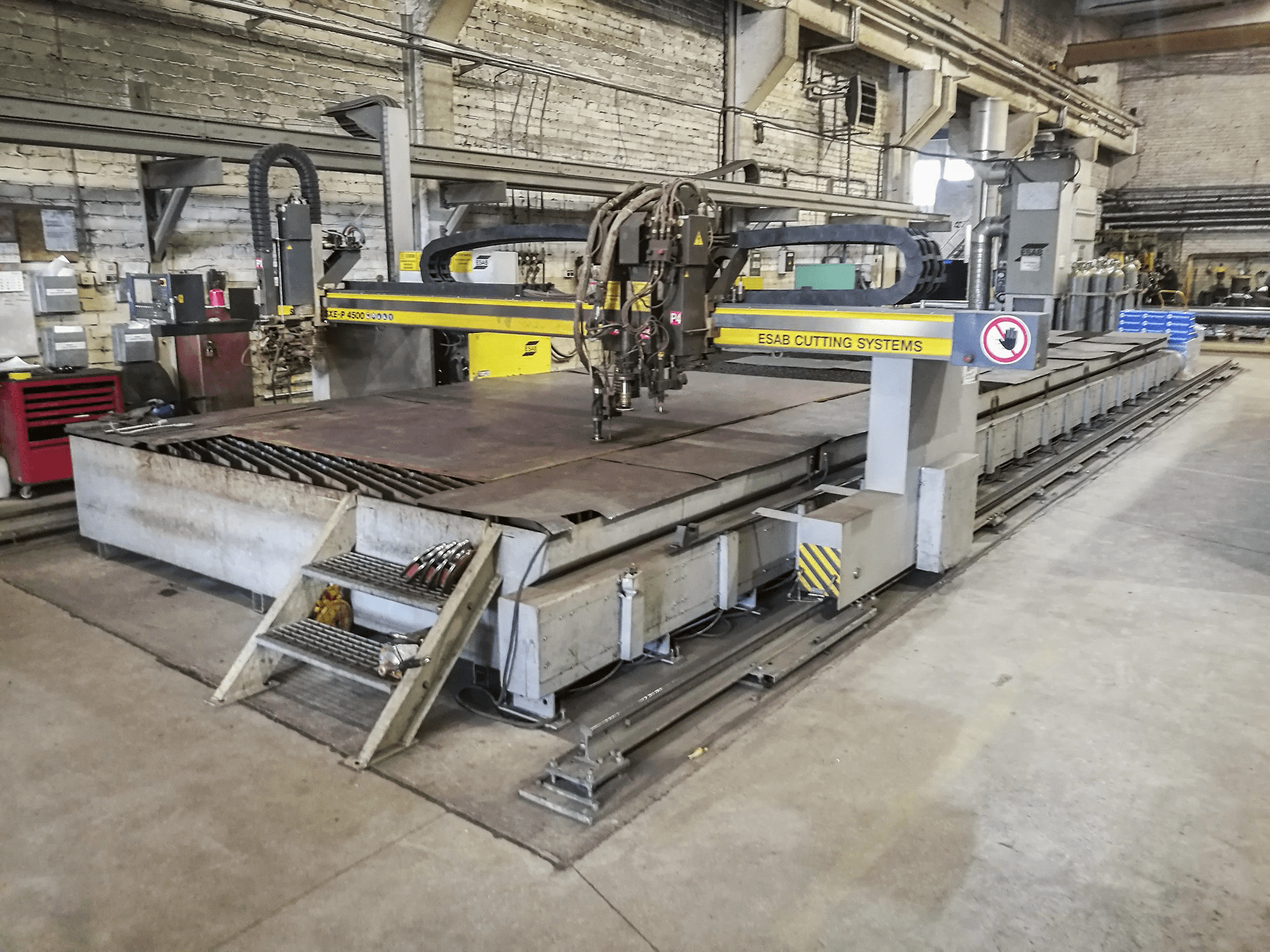 Pravý pohled na ESAB SXE-P2 4500 stroj