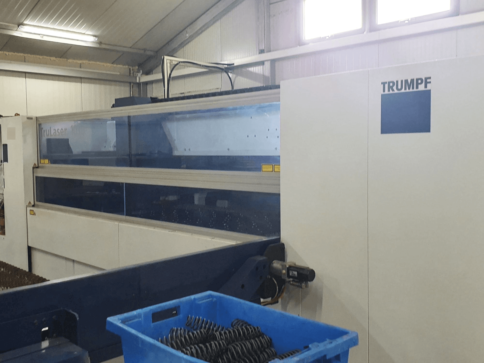 Čelní pohled na Trumpf TruLaser 1030 stroj