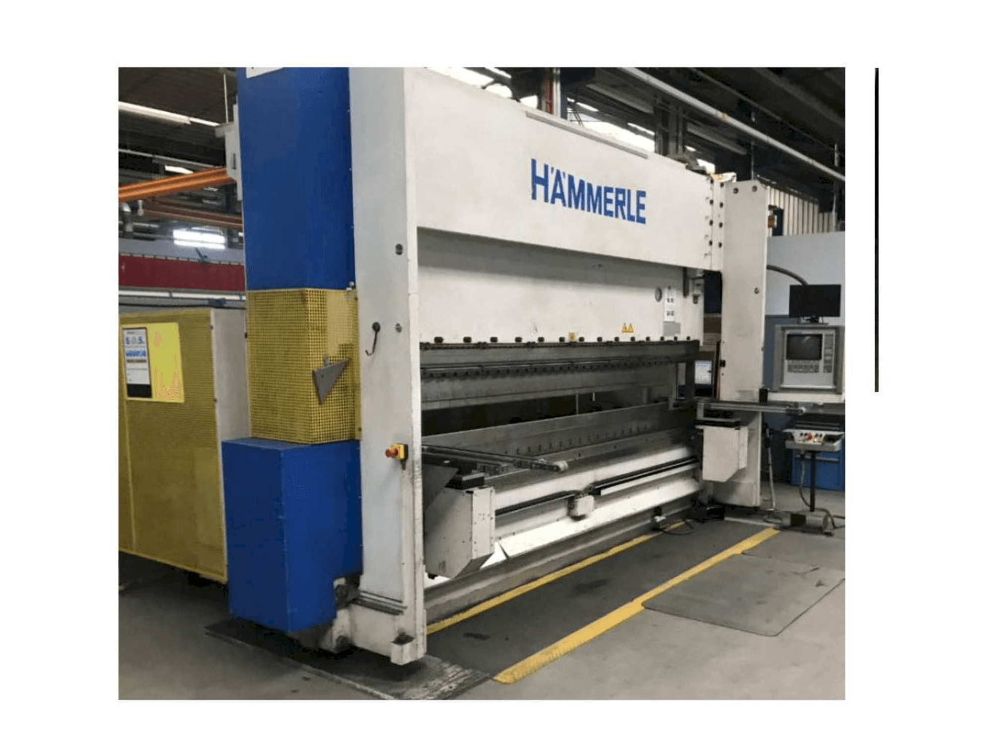 Čelní pohled na HAMMERLE BM 200 - 4100 stroj