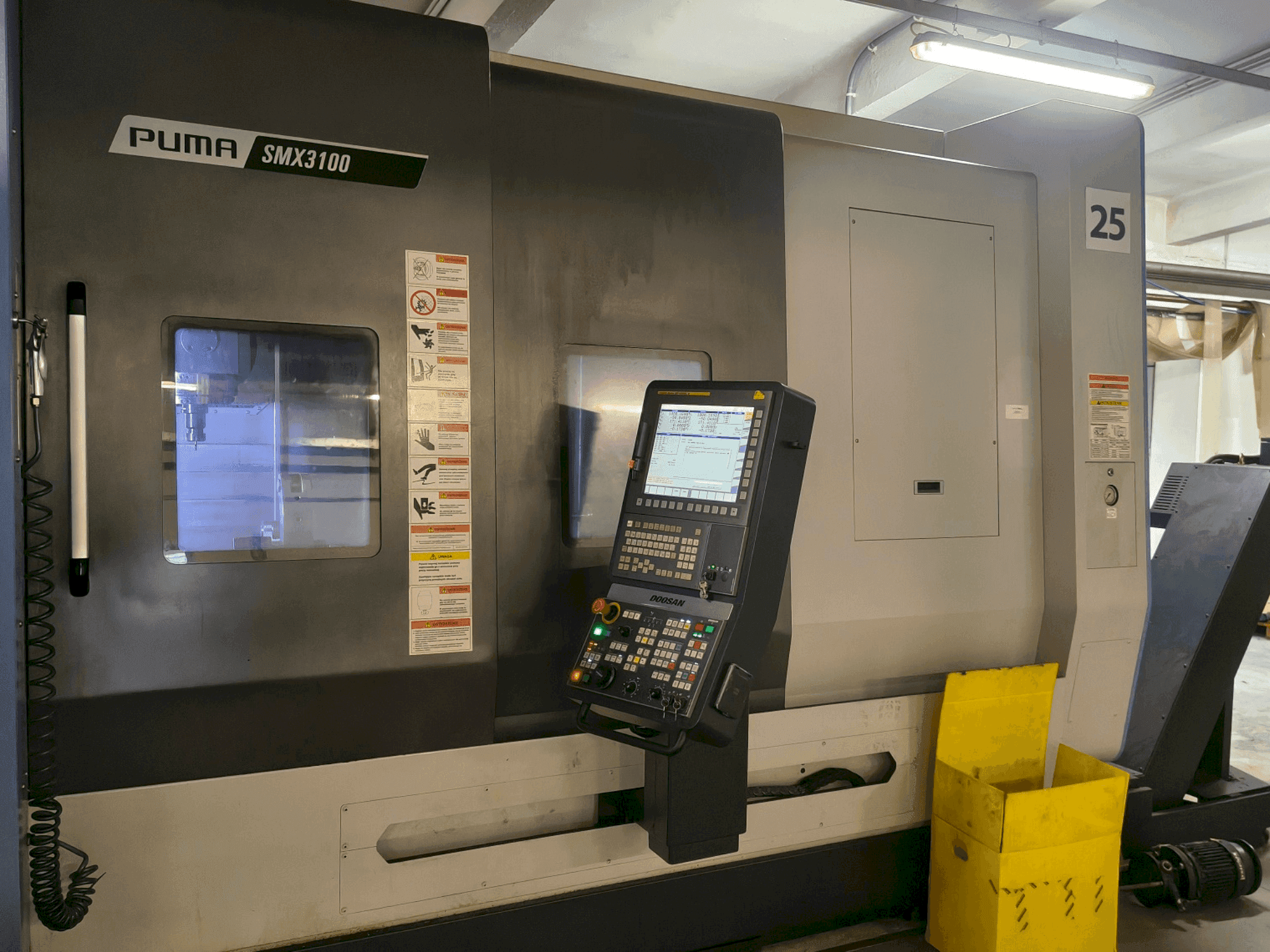 Čelní pohled na DOOSAN SMX 3100 stroj