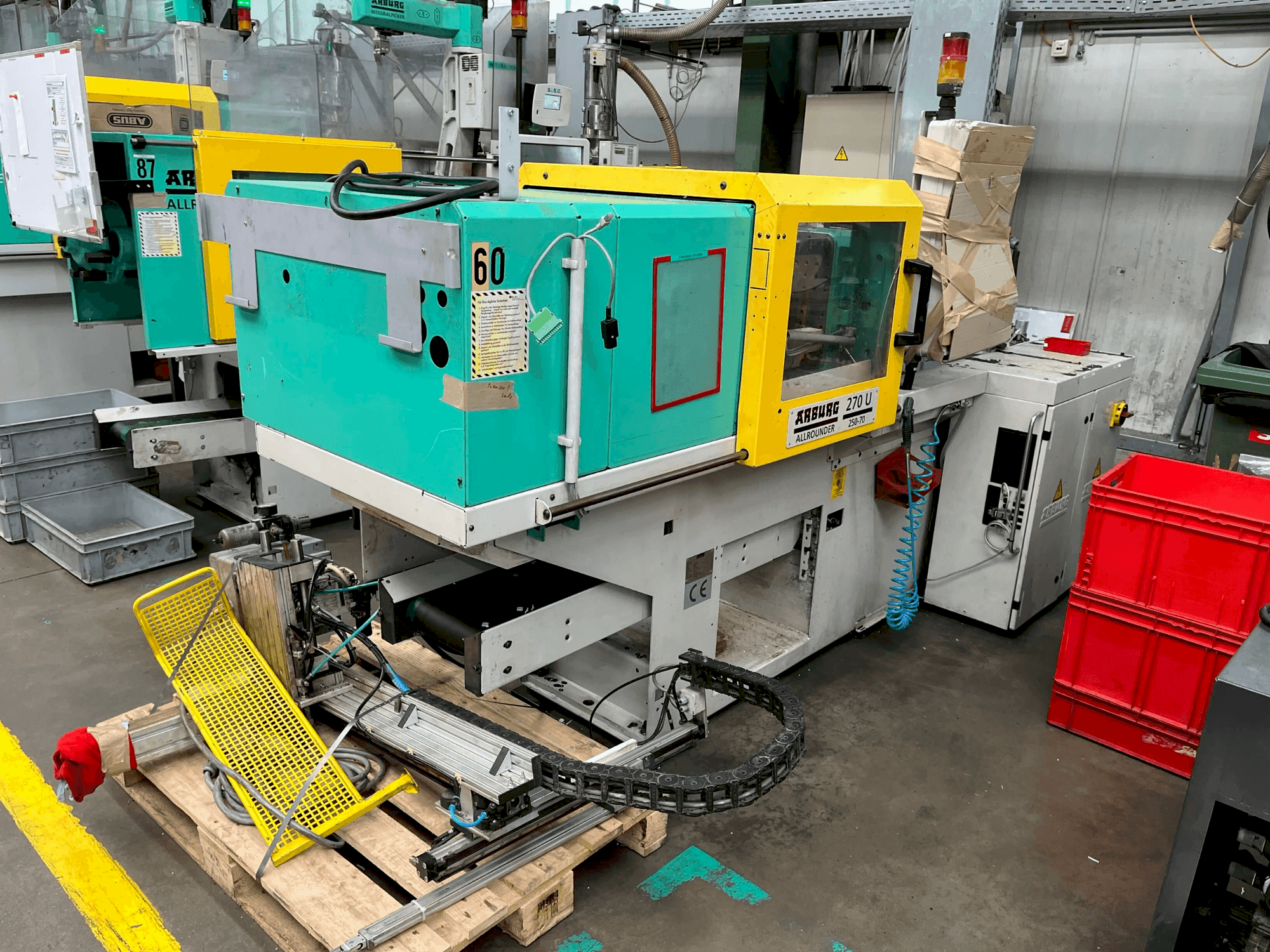 Čelní pohled na Arburg Allrounder 270-25U stroj
