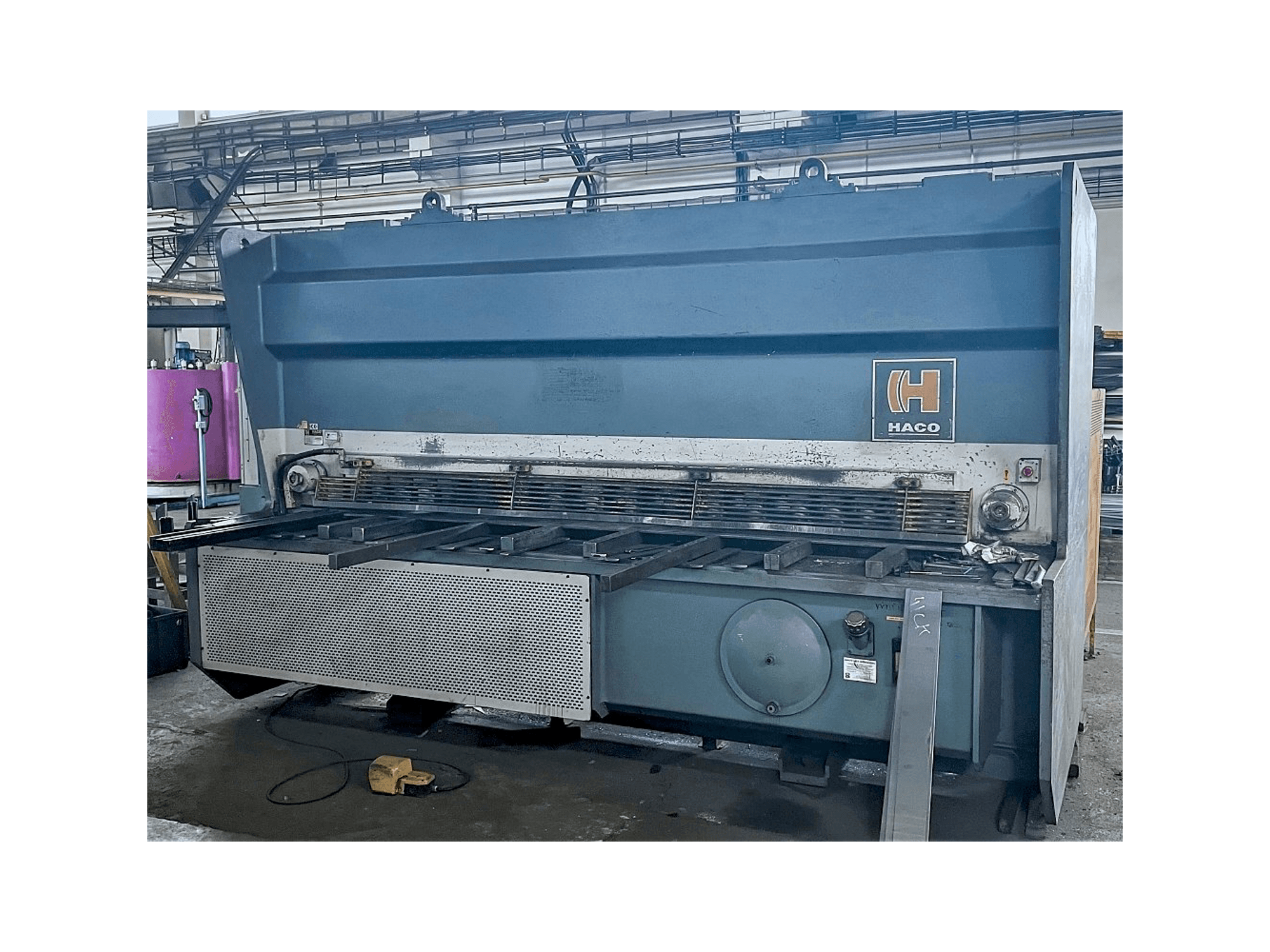 Čelní pohled na HACO HSLX 3016/18 SAB stroj