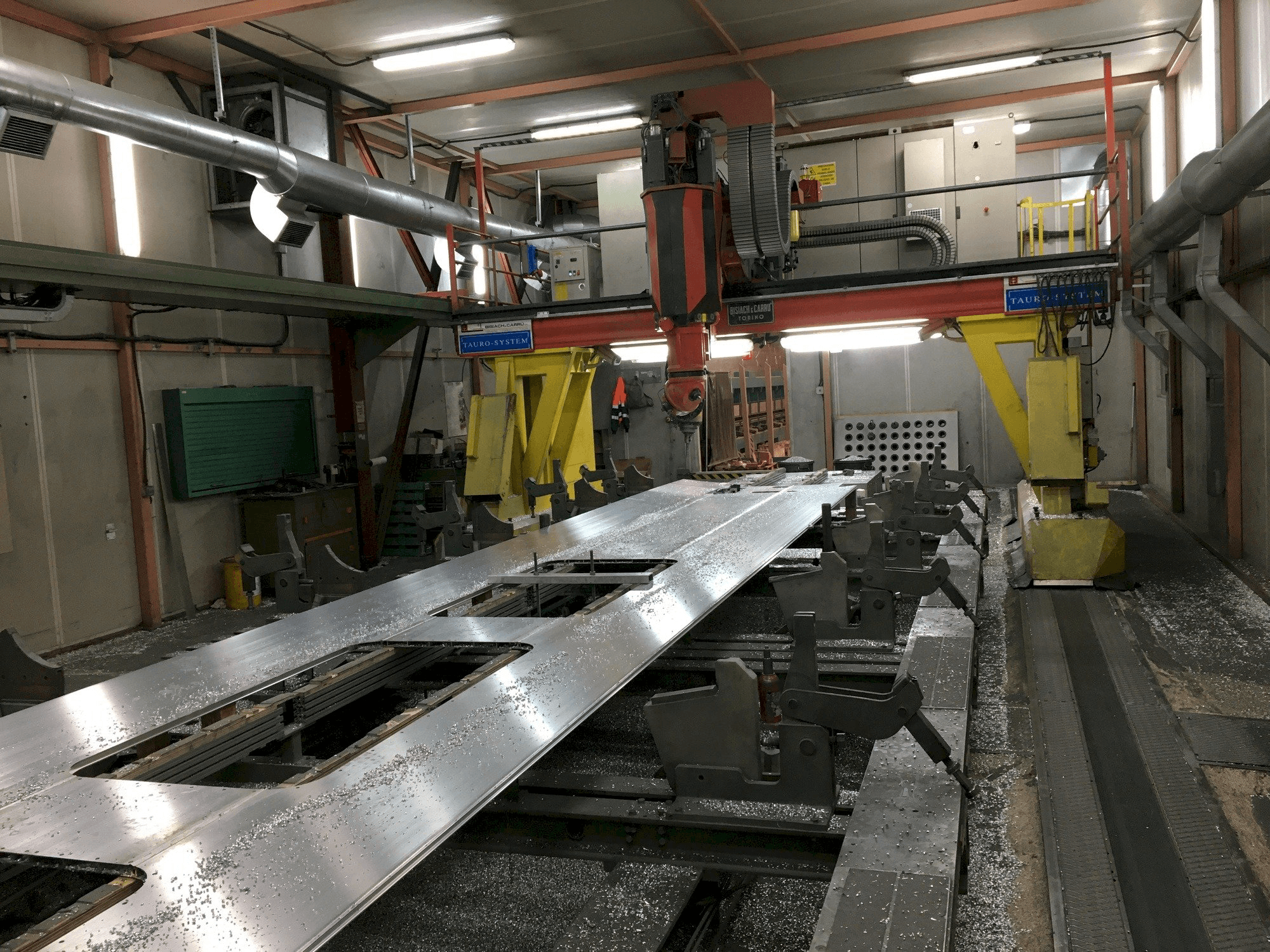 Čelní pohled na Bisiach & Carru TJKP8/11/F stroj