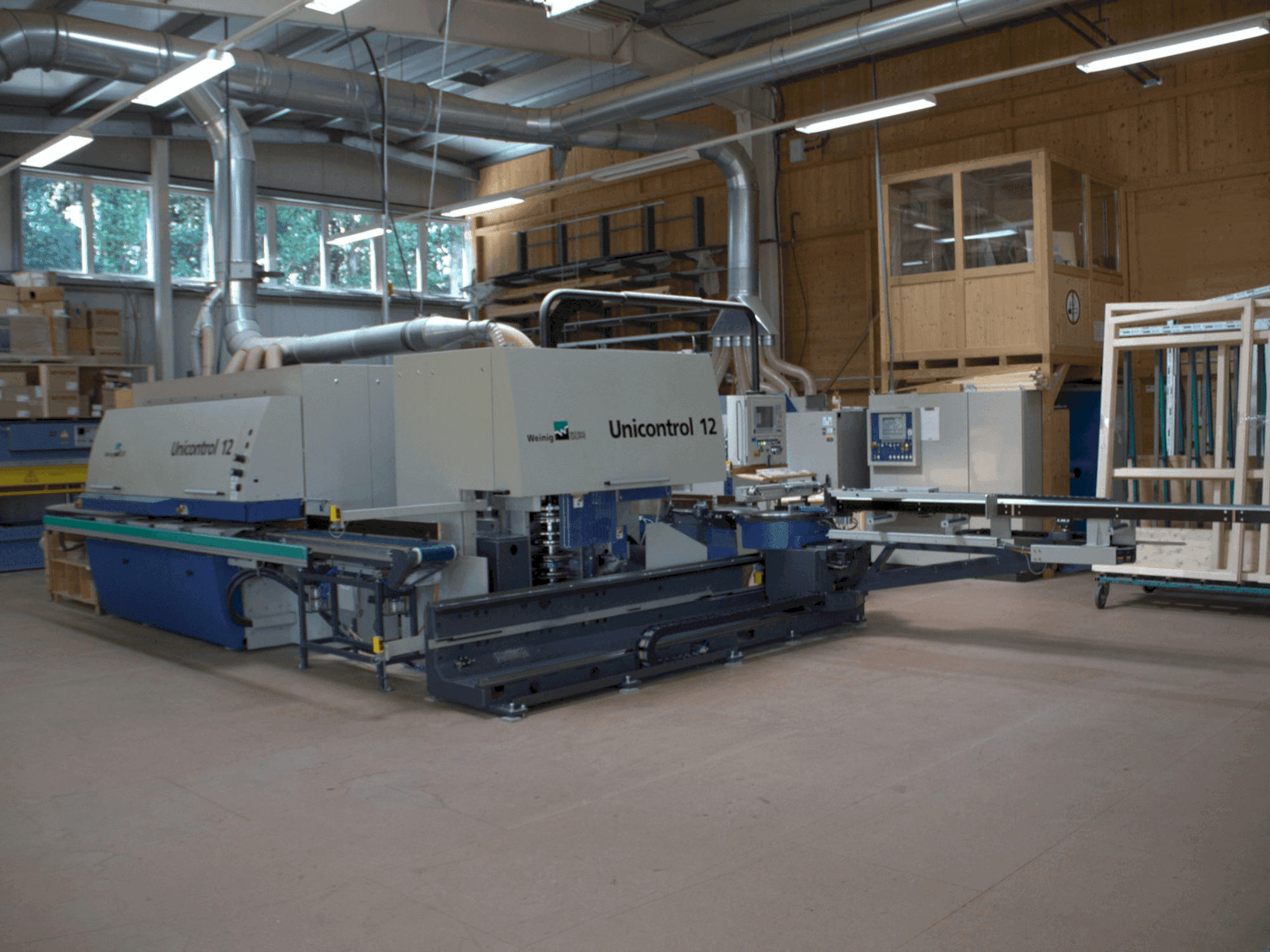 Čelní pohled na WEINIG / DIMTER UNICONTROL 12 stroj