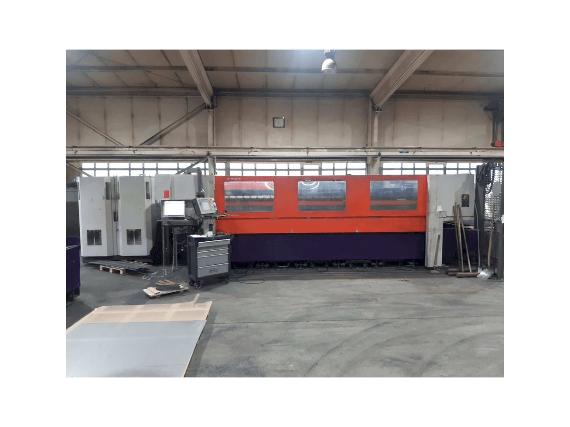 Čelní pohled na Bystronic Bystar 4020 stroj