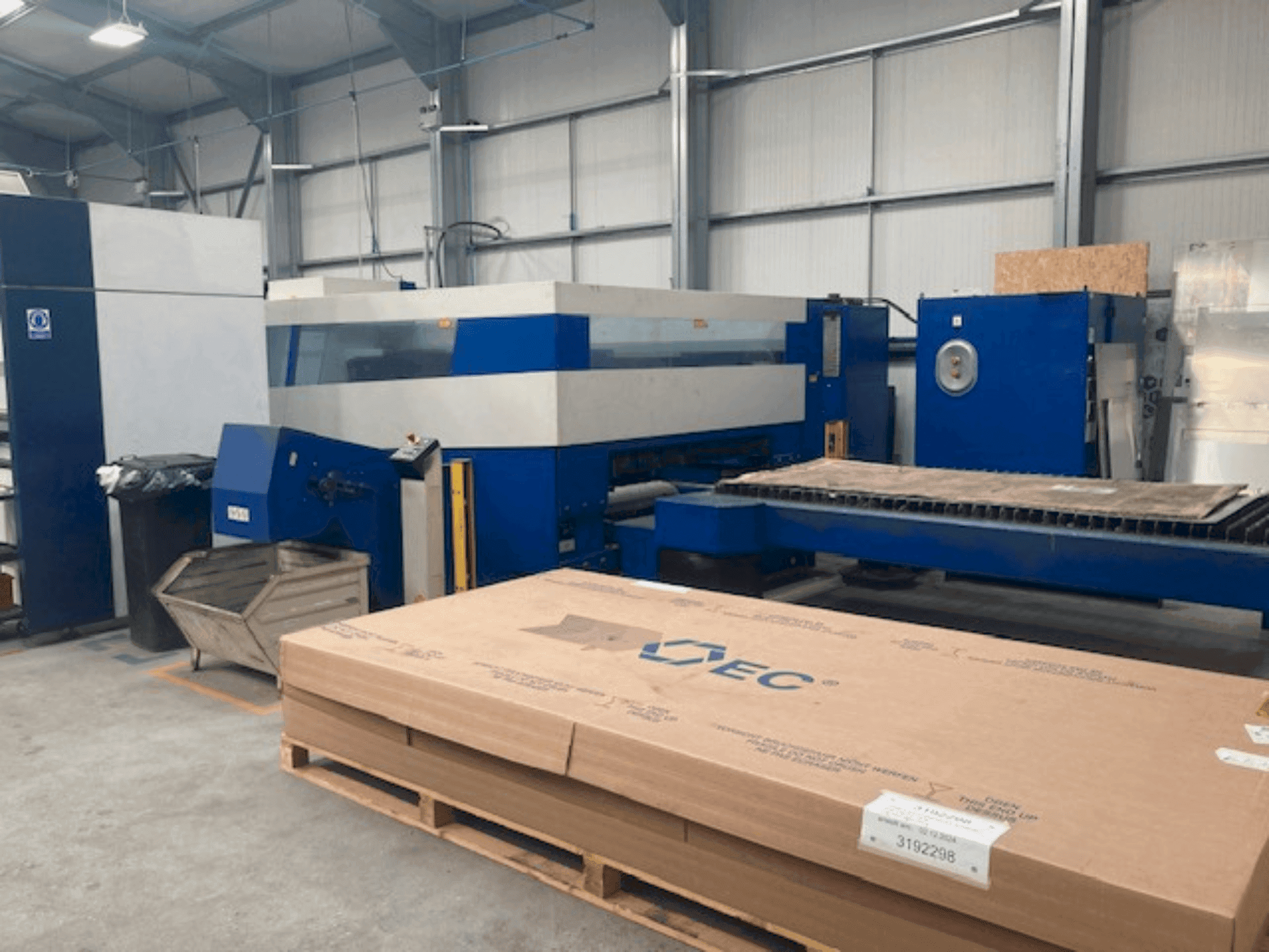 Čelní pohled na TRUMPF Trulaser 5030 stroj