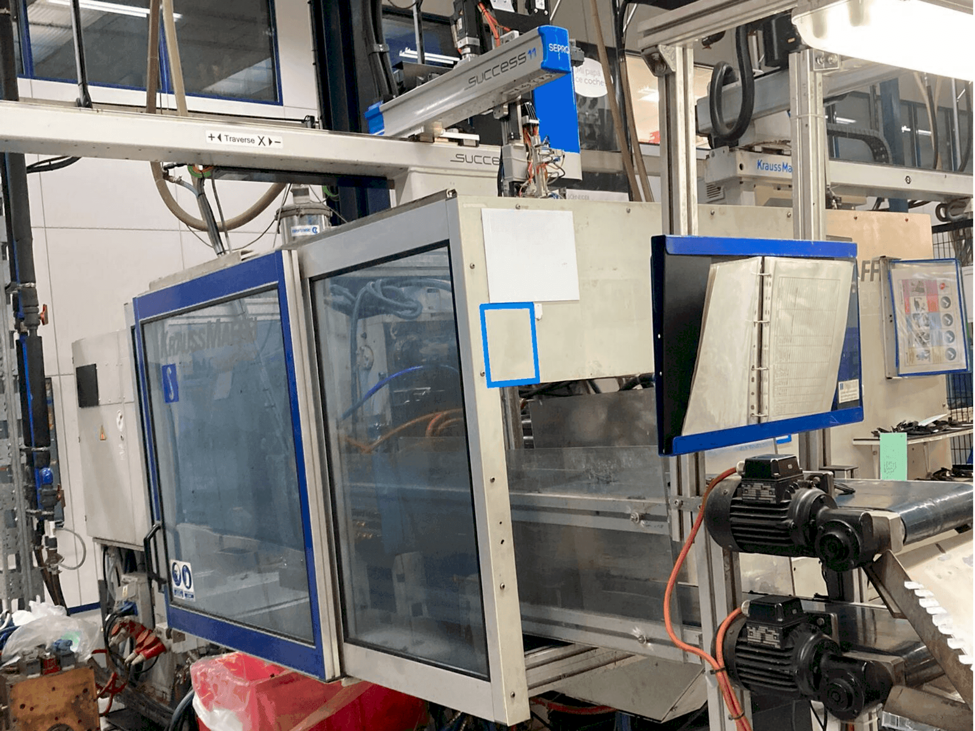 Čelní pohled na Krauss Maffei 150-700 C2 stroj