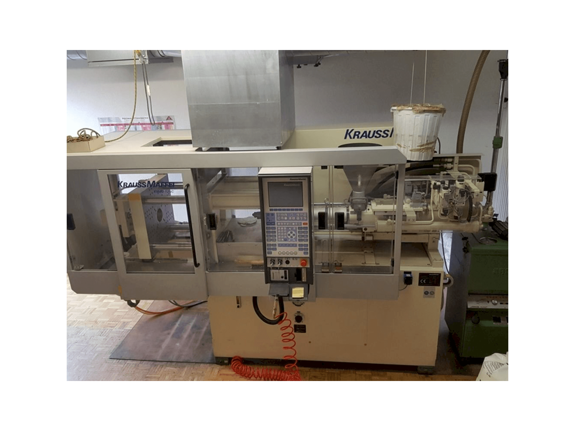 Čelní pohled na Krauss Maffei 40-125 C Winner stroj