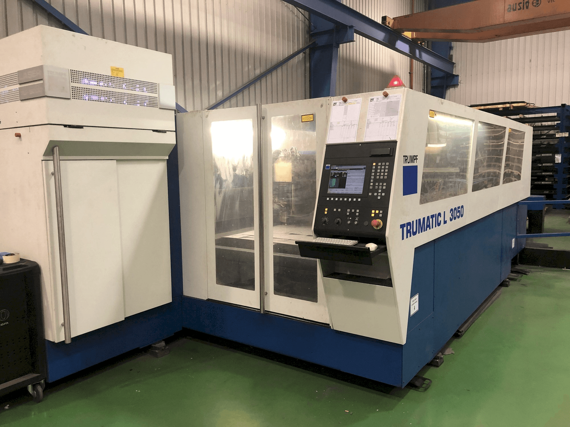 Čelní pohled na Trumpf Trumatic L3050 stroj