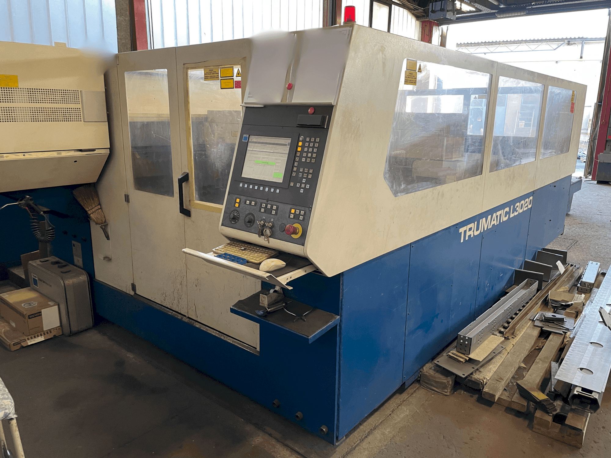 Čelní pohled na TRUMPF Trumatic TC L3020 stroj
