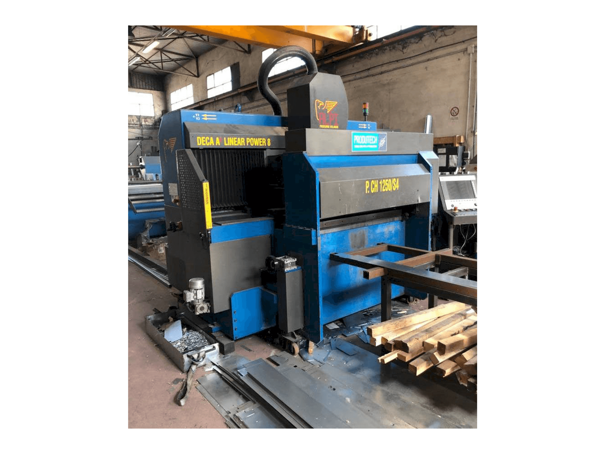 Čelní pohled na PRODUTEC ALPI DECA A2 stroj