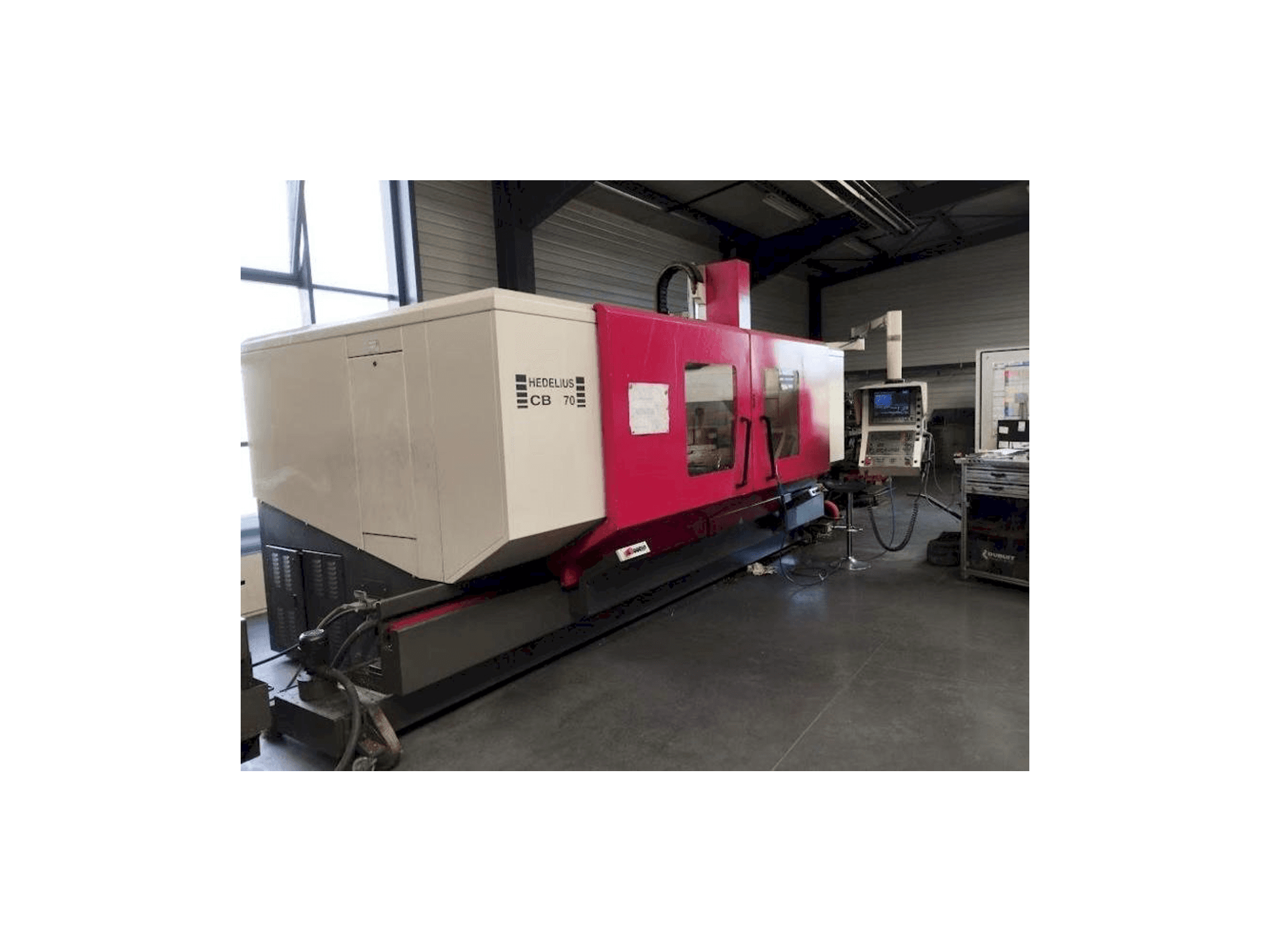 Čelní pohled na HEDELIUS CB 70-3200 stroj