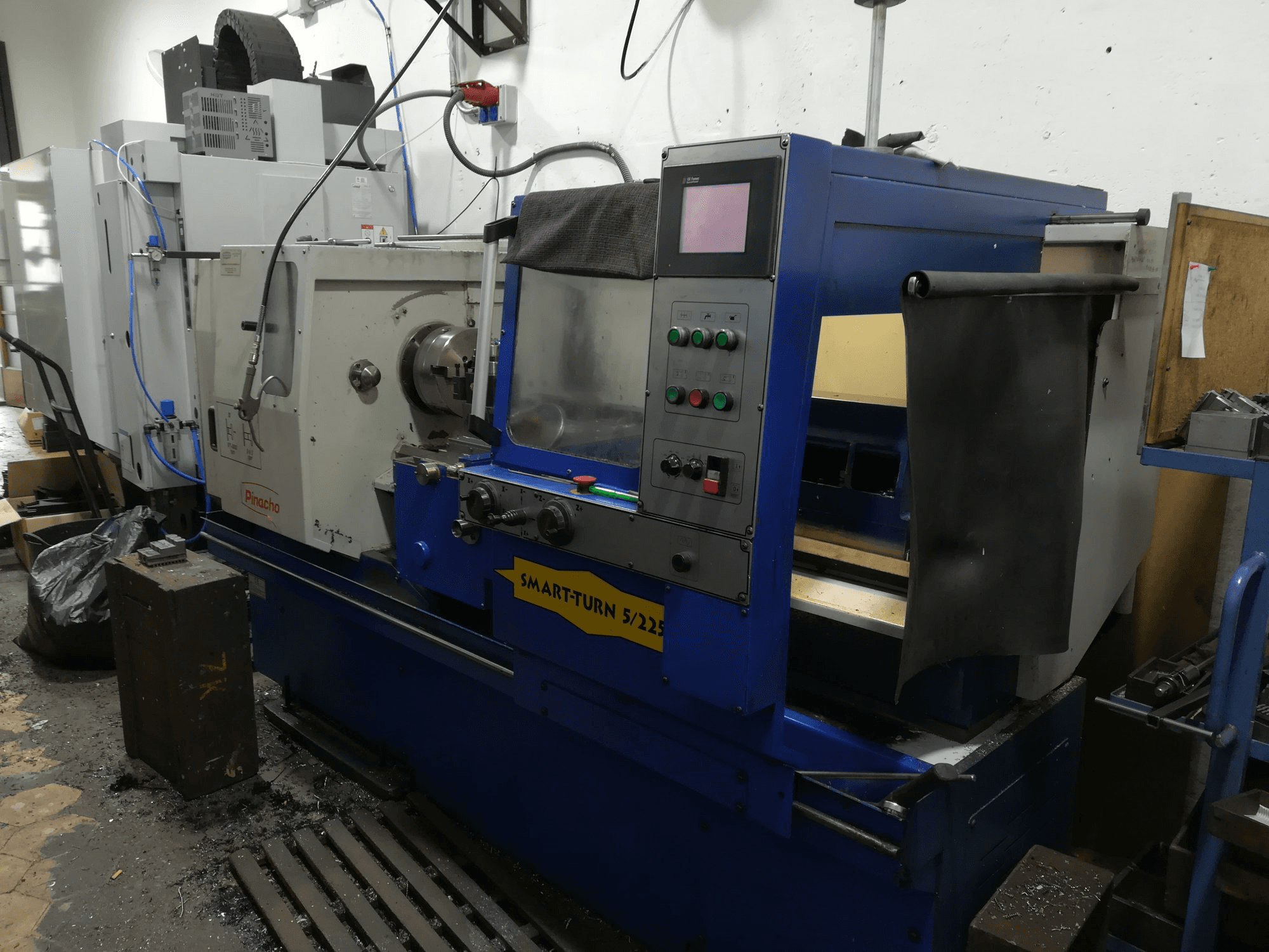 Čelní pohled na Pinacho Smart-Turn 5/225 stroj