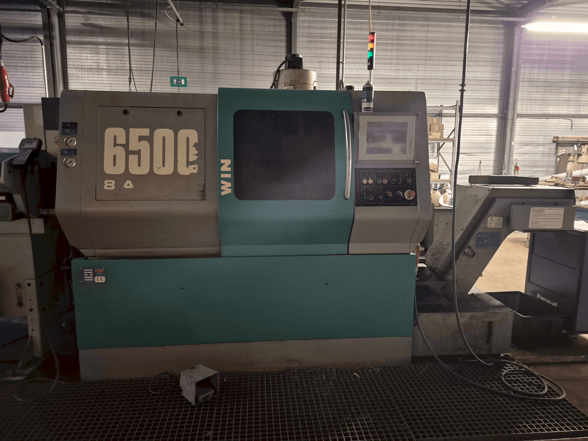 Čelní pohled na MUPEM WIN 6500 stroj