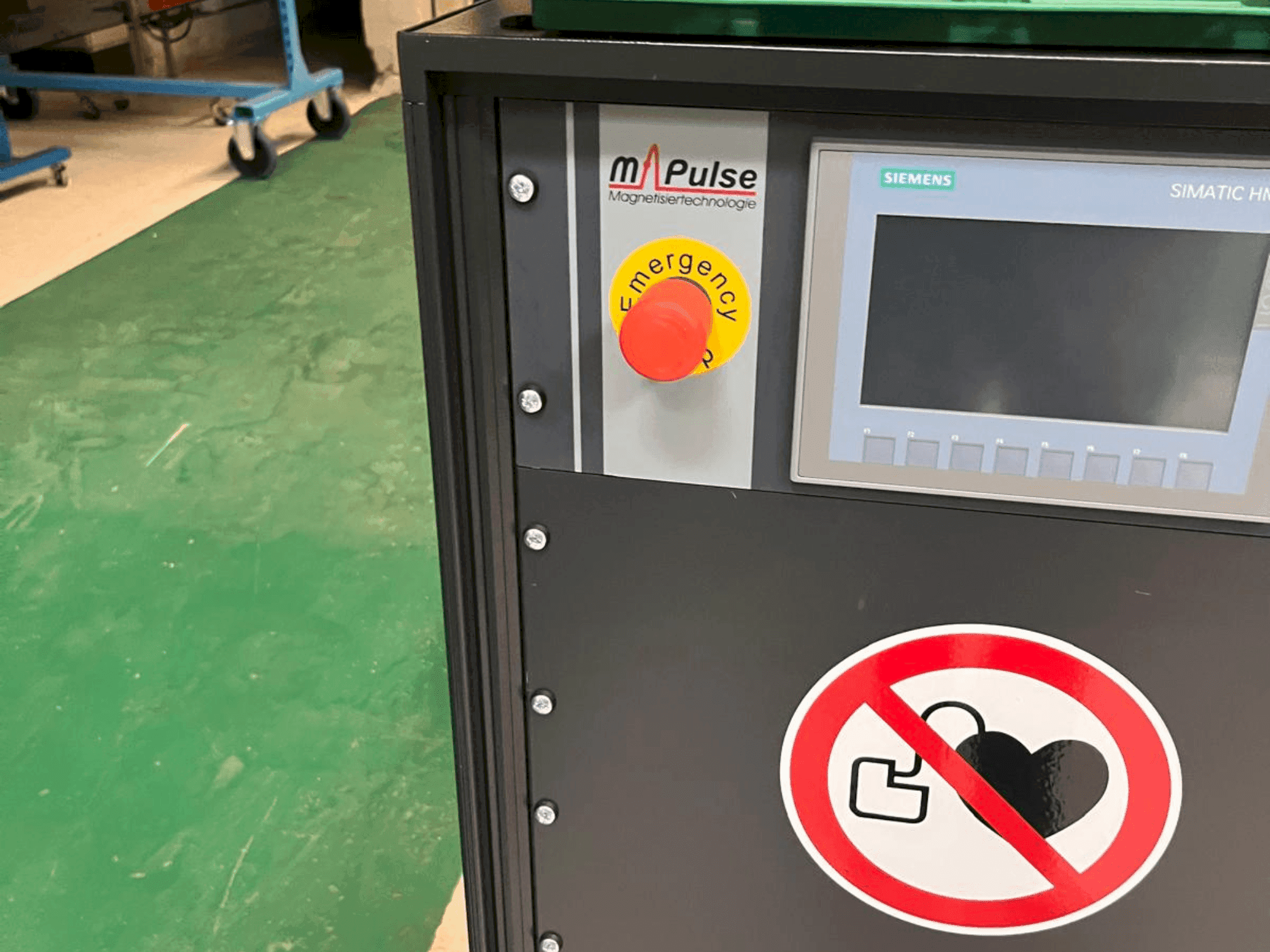 Čelní pohled na M-PULSE 2k6e stroj