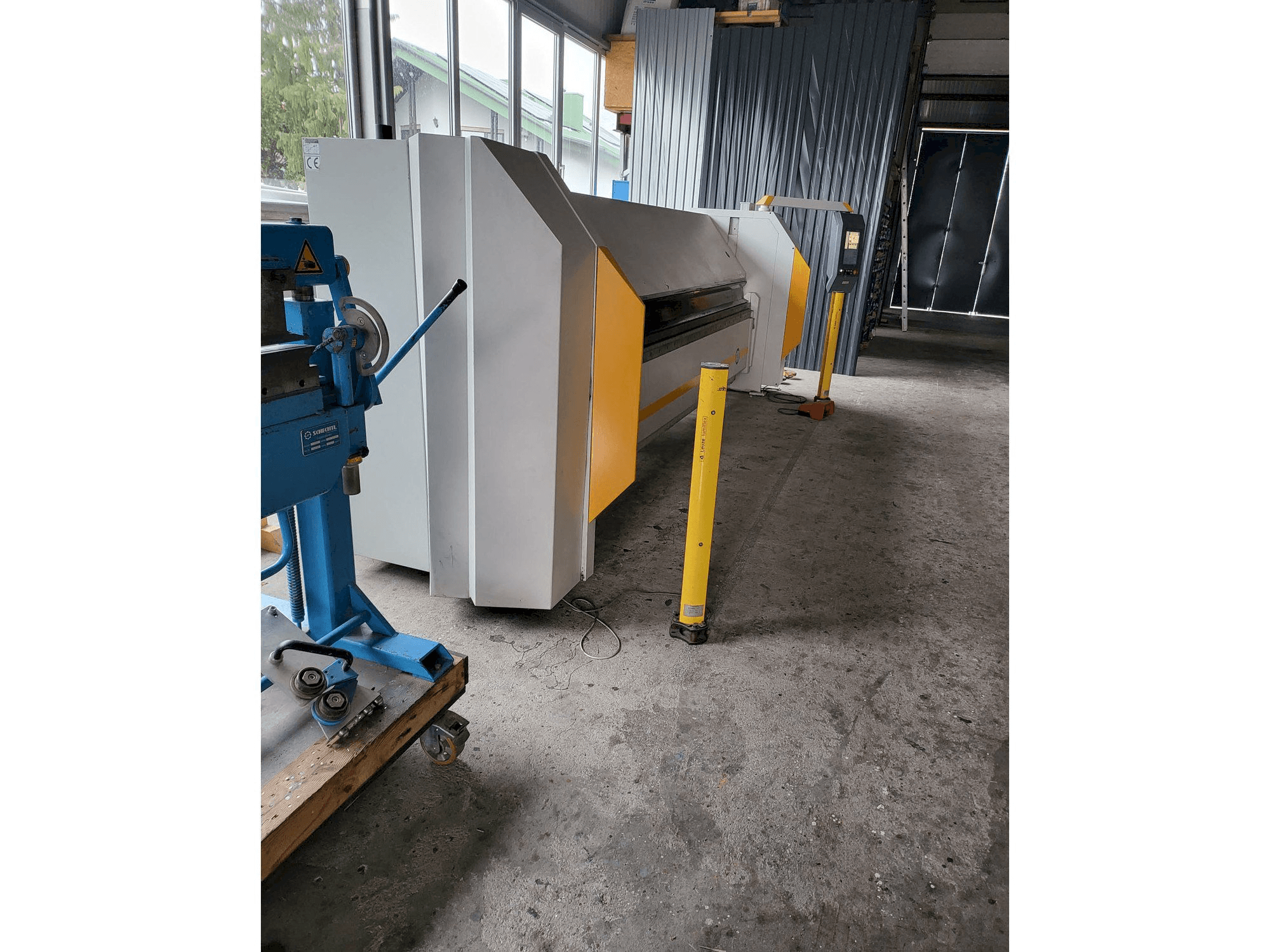 Levý pohled na RAS FLEXIbend 73.40 stroj