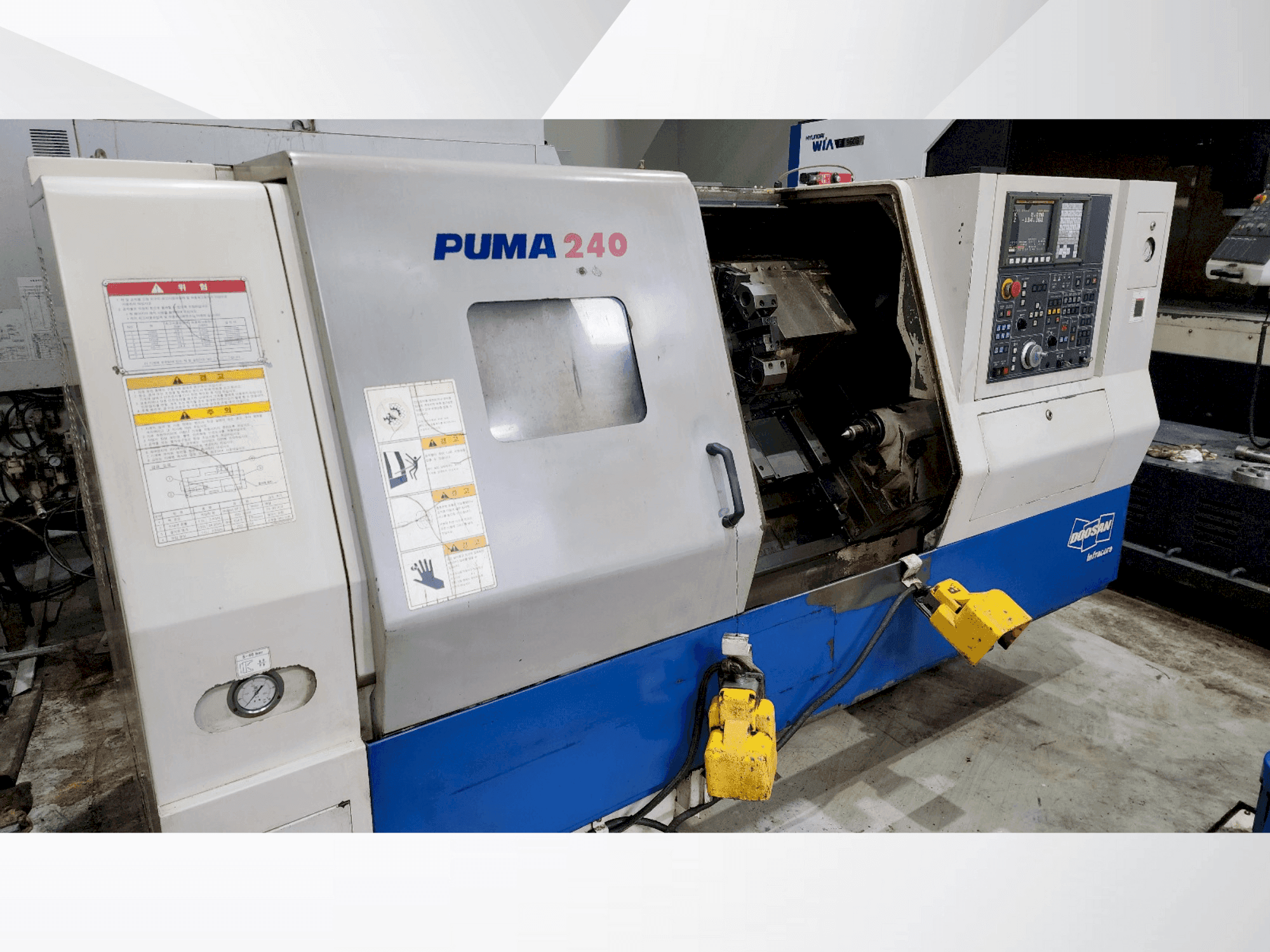 Čelní pohled na DOOSAN PUMA 240B stroj