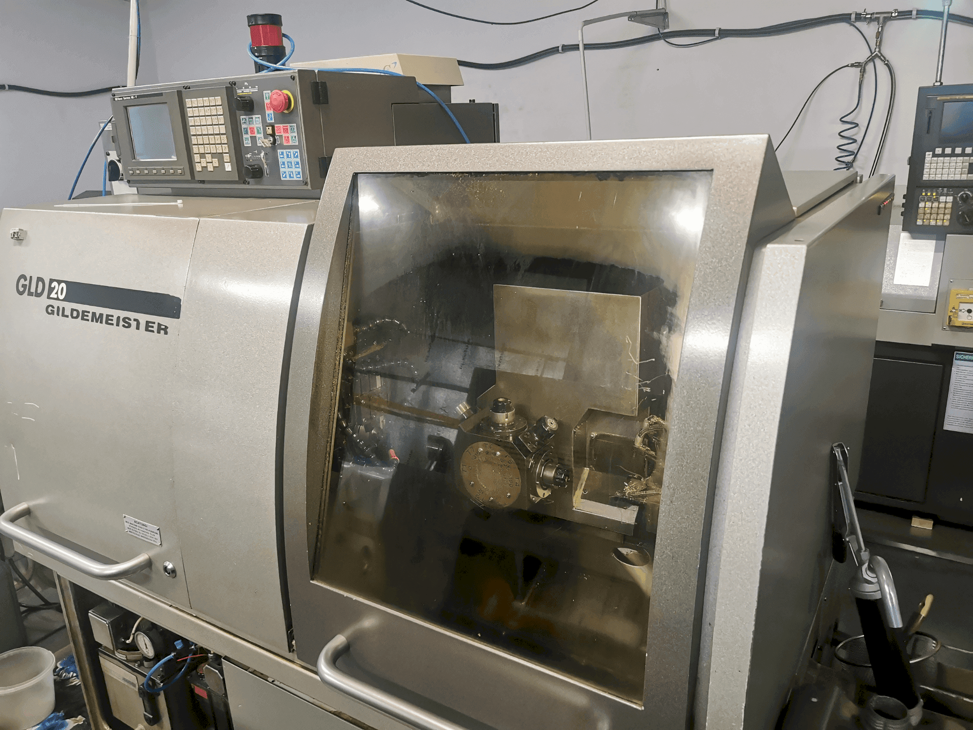 Čelní pohled na Gildemeister GLD 20 stroj