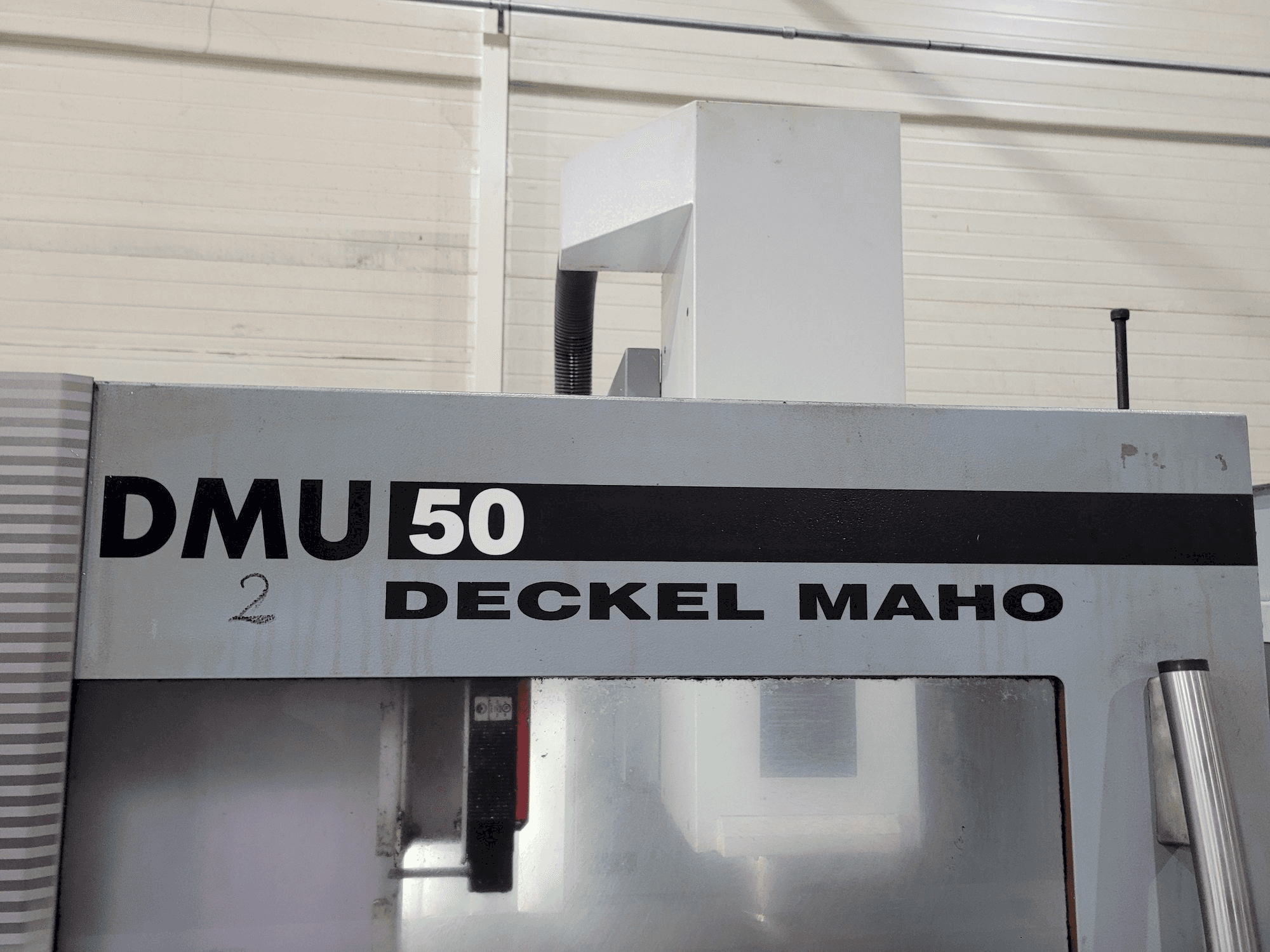 Čelní pohled na DECKEL MAHO DMU 50 stroj