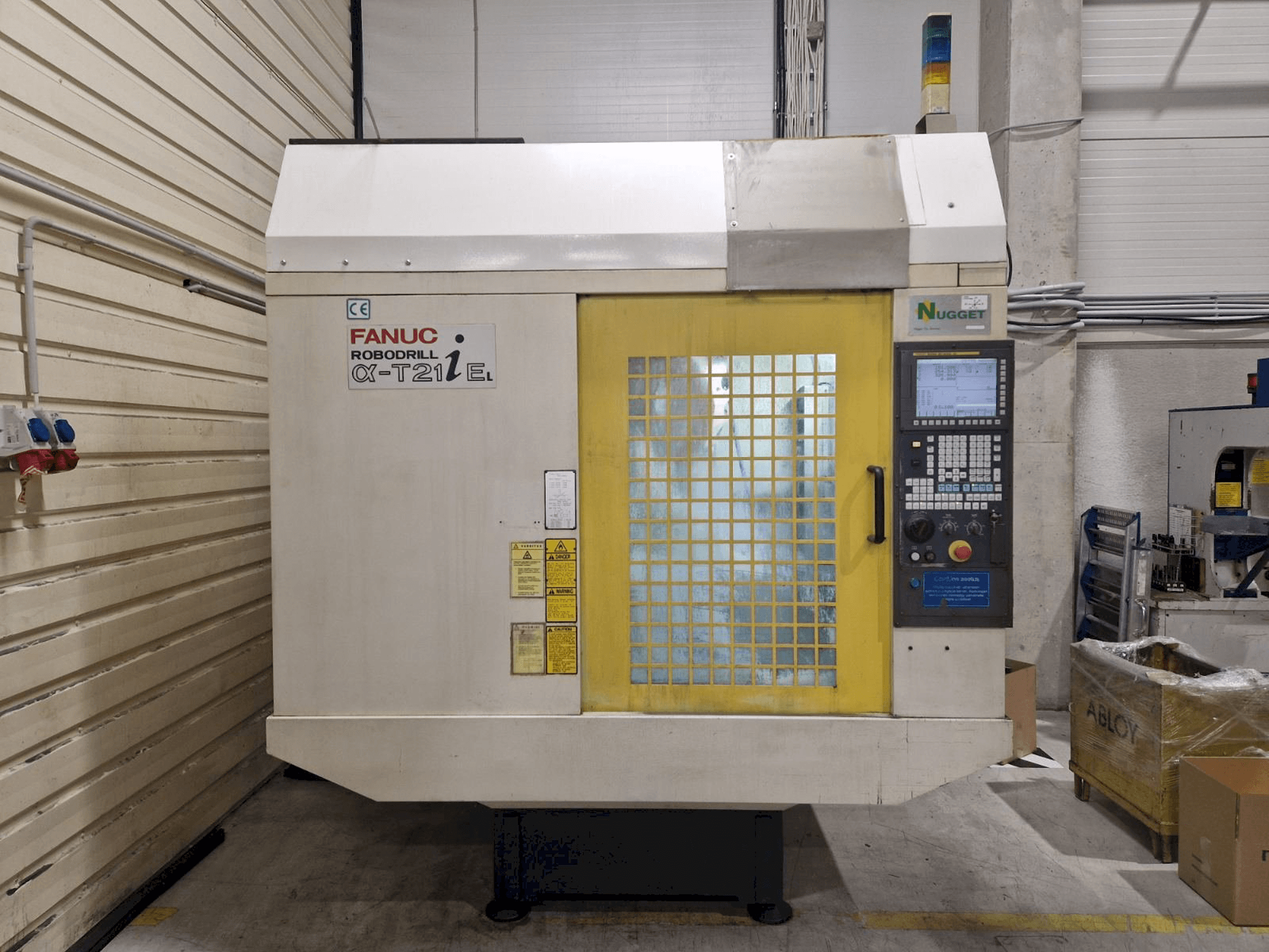 Čelní pohled na FANUC Robodrill a-T21iEL stroj