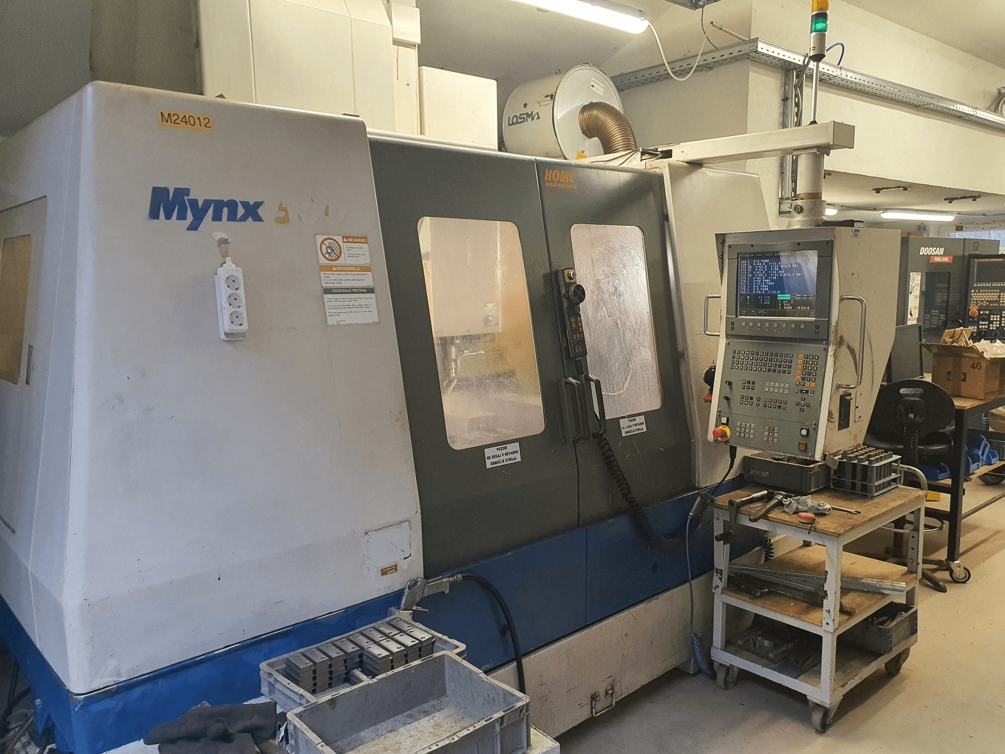 Čelní pohled na DAEWOO Mynx 50 stroj