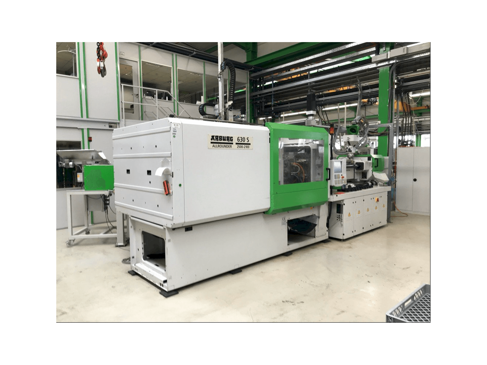 Čelní pohled na Arburg 630 S 2500-2100 stroj